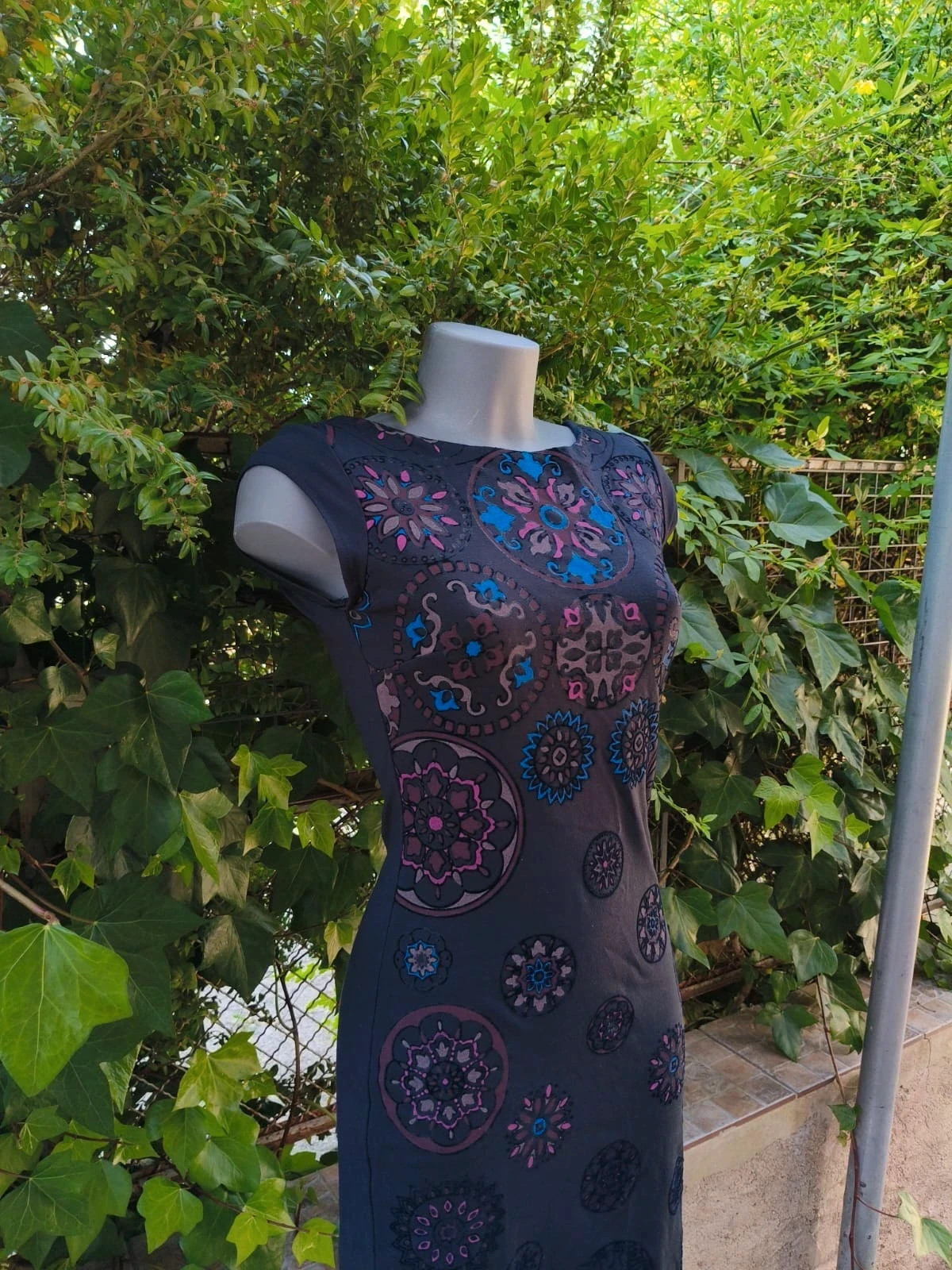 Vestido Corto Ajustado con Estampado de Mandalas 🌈 – La Boutique – taille S / 36 / 8 3