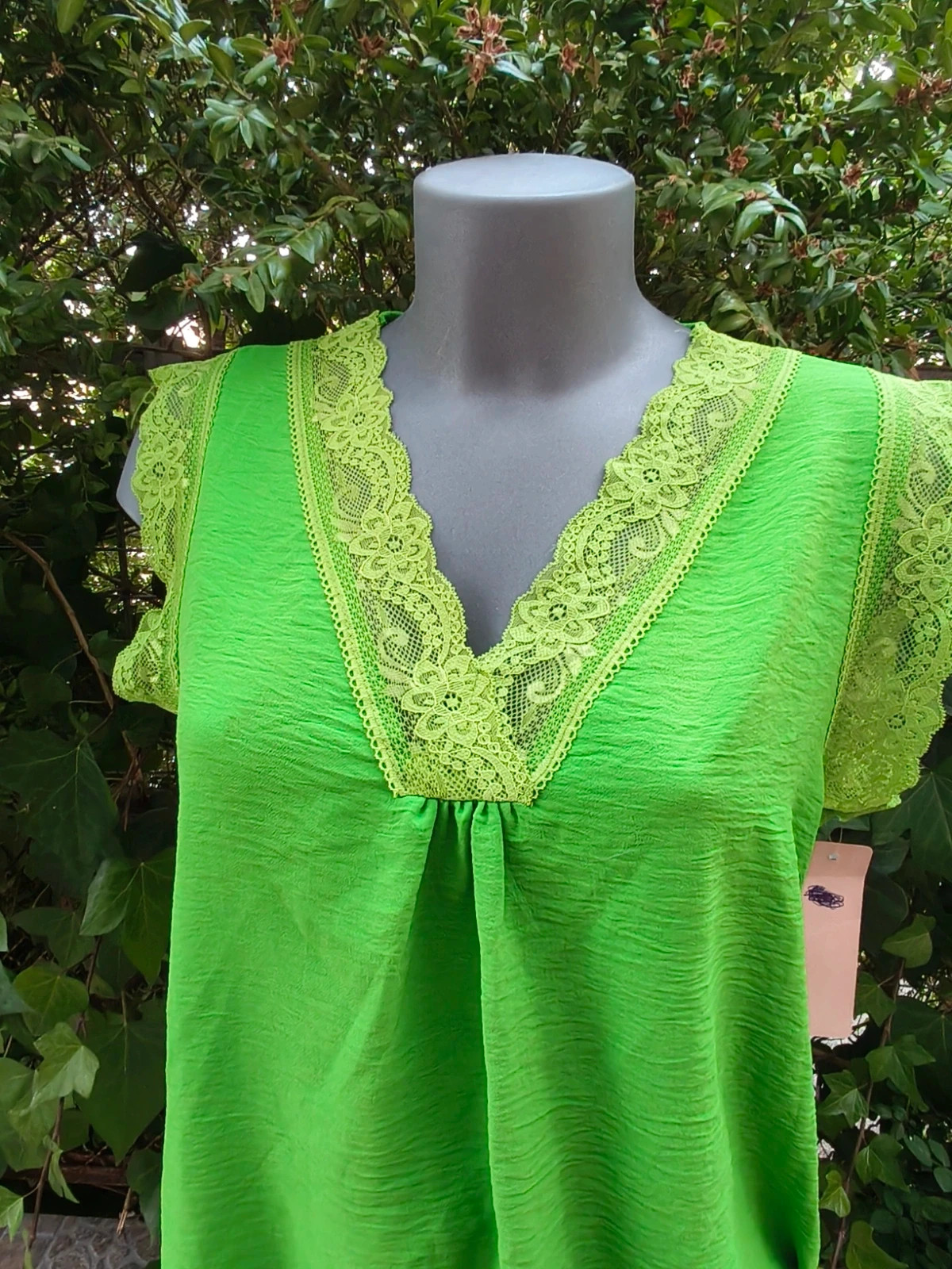 Top Verde Limón con Detalles de Encaje 🌈 – La Boutique – taille M / 38 / 10 4