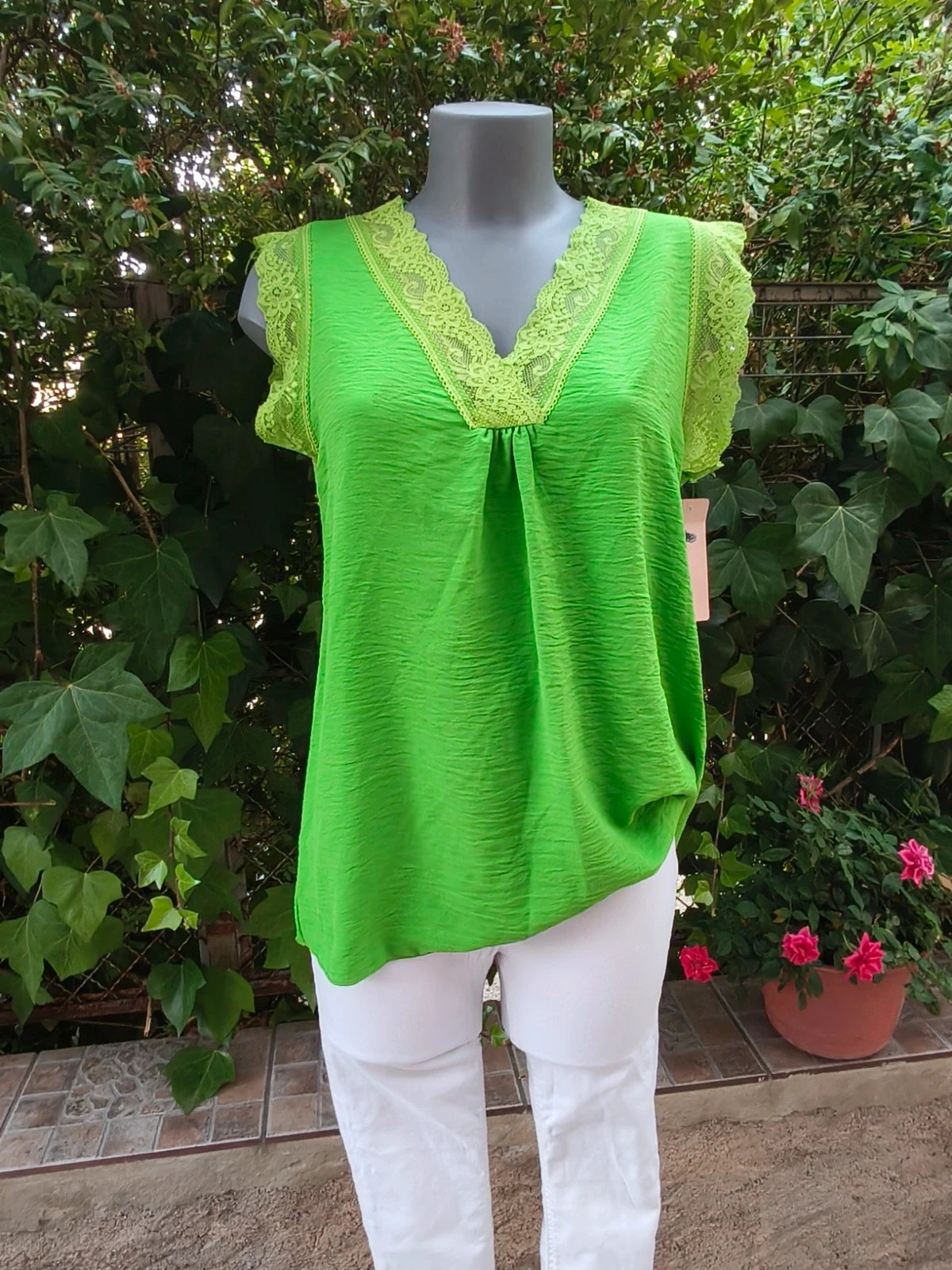 Top Verde Limón con Detalles de Encaje 🌈 – La Boutique – taille M / 38 / 10