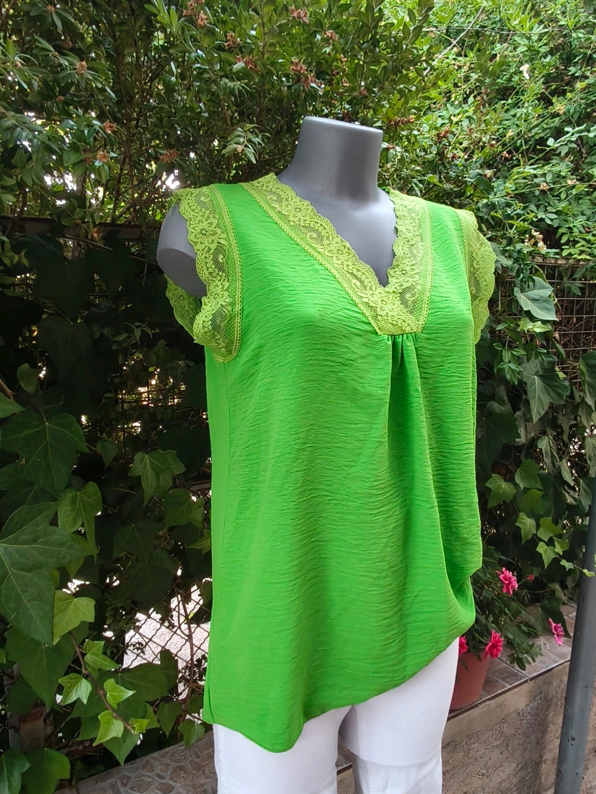 Top Verde Limón con Detalles de Encaje 🌈 – La Boutique – taille M / 38 / 10 2