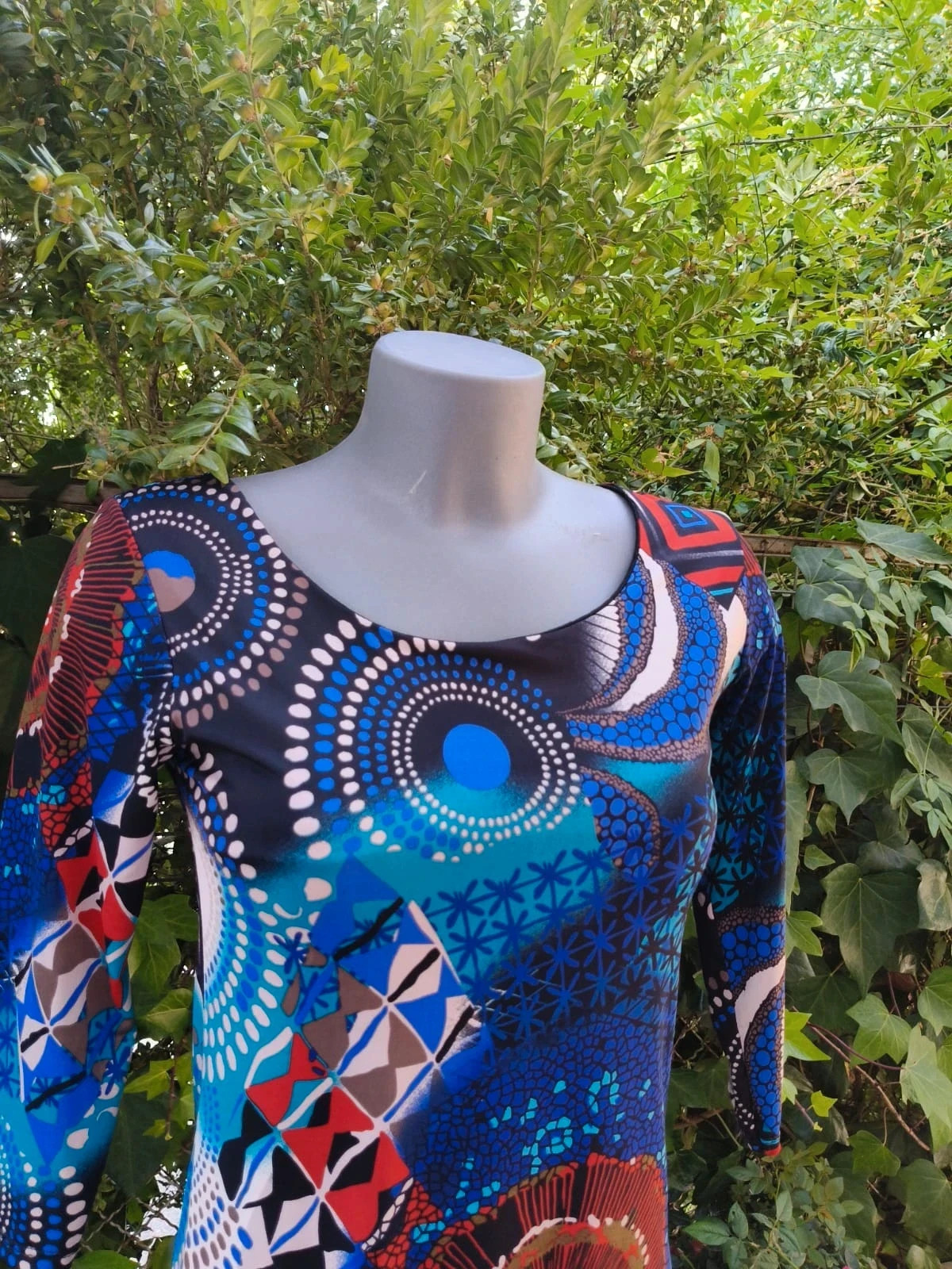 Vestido corto elástico con estampado multicolor y diseño étnico / geométrico 🌈 – La Boutique – taille L / 40 / 12 3