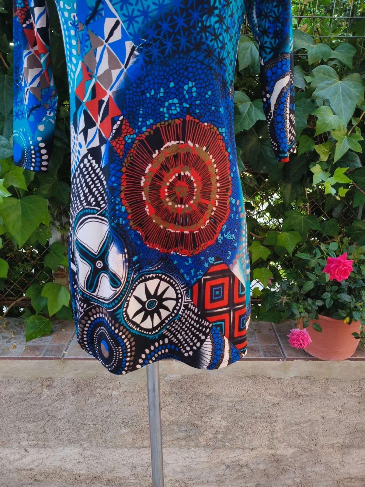 Vestido corto elástico con estampado multicolor y diseño étnico / geométrico 🌈 – La Boutique – taille L / 40 / 12 5