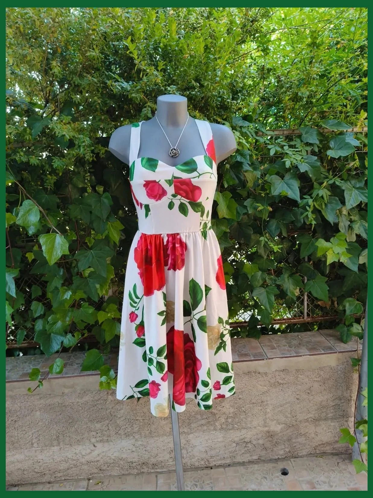 Vestido Midi Acampanado con Estampado de Rosas 🌹