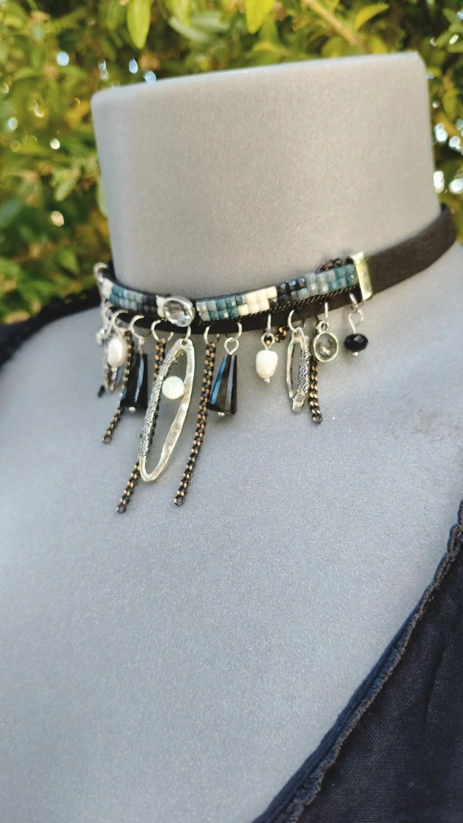 Choker estilo Boho-Chic con Charms y Cuentas 🌈 – Vintage Bazaar 3