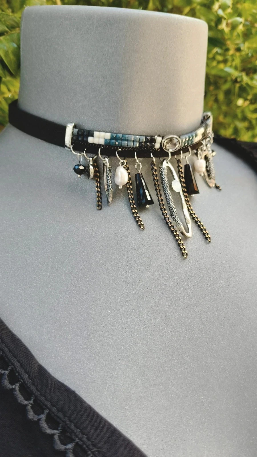 Choker estilo Boho-Chic con Charms y Cuentas 🌈 – Vintage Bazaar 2