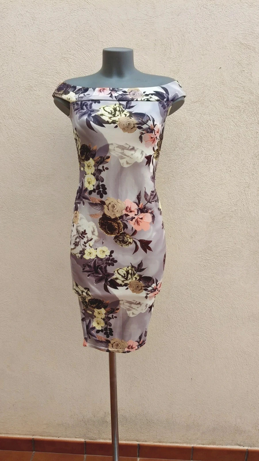 Vestido ajustado floral Boohoo Night - Cuello barco / Off-the-shoulder - Talla S (36)