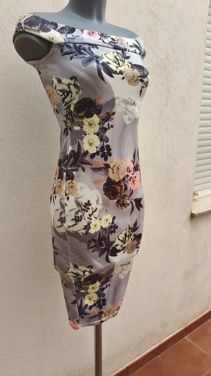Vestido ajustado floral Boohoo Night - Cuello barco / Off-the-shoulder - Talla S (36) – Boohoo – taille S / 36 / 8 5