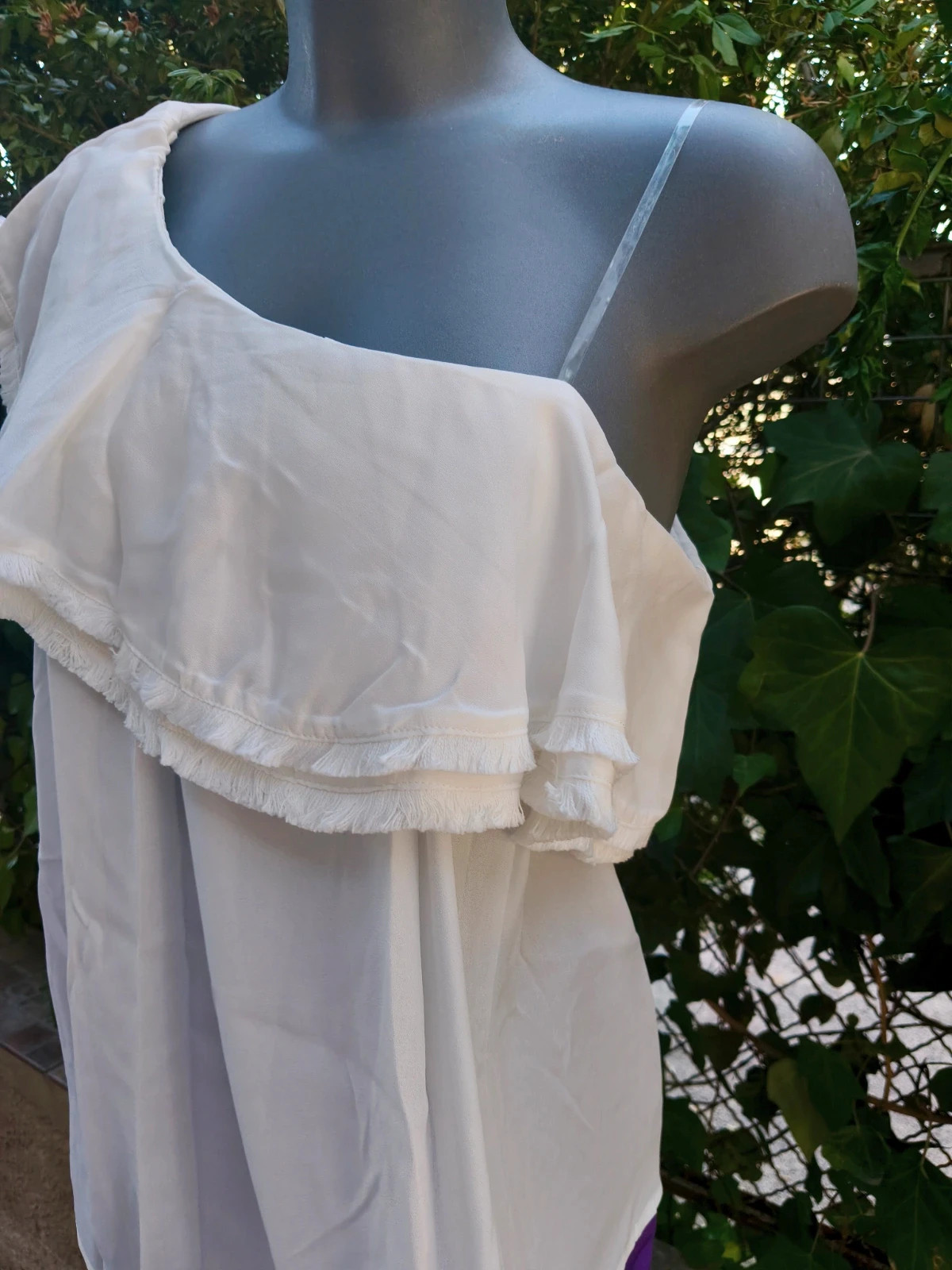 Precioso top blanco asimétrico de la marca Armonías 🌈 – Armonias – taille L / 40 / 12 3