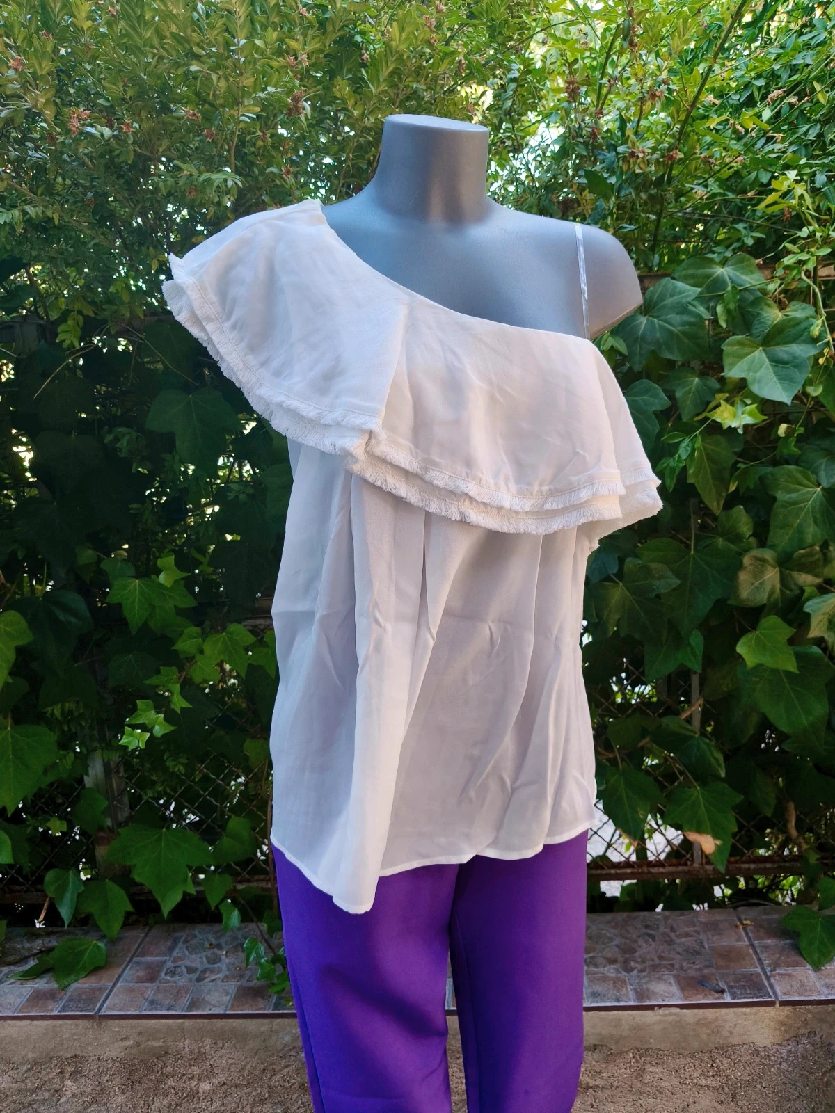 Precioso top blanco asimétrico de la marca Armonías 🌈 – Armonias – taille L / 40 / 12 2