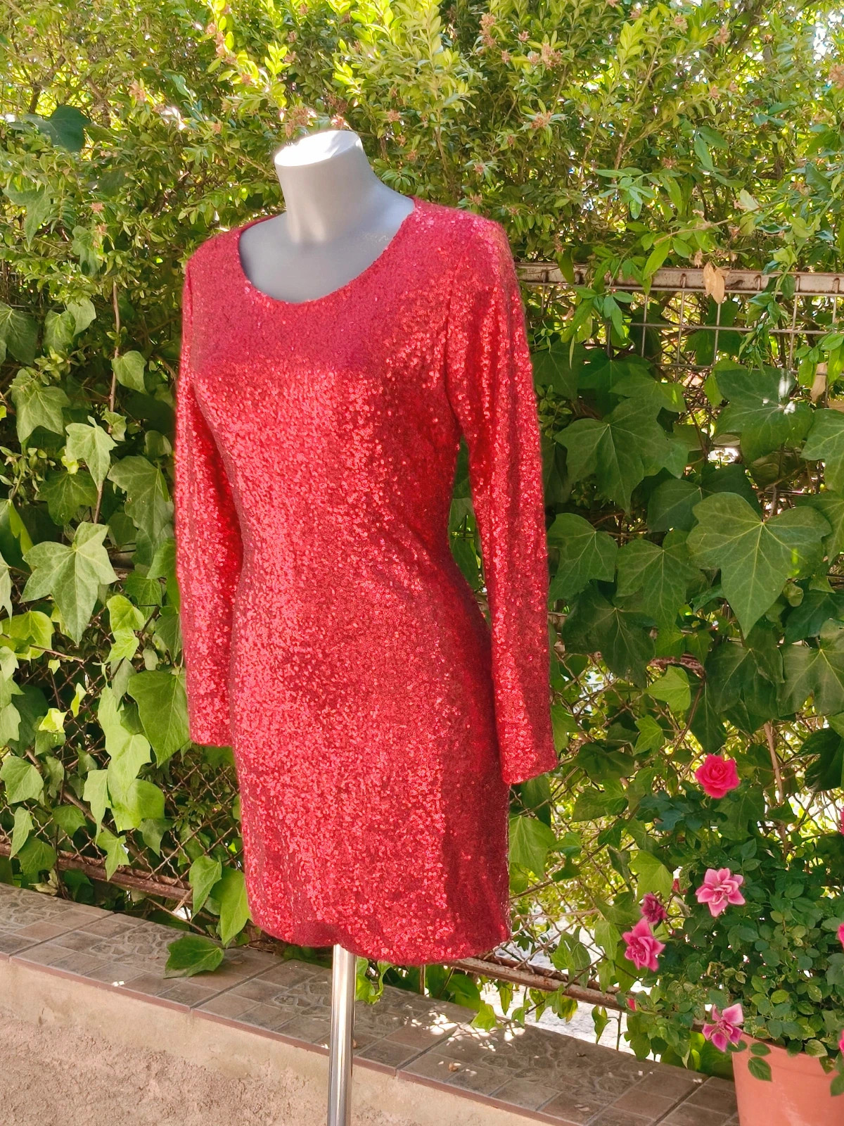 Vestido corto rojo de lentejuelas con espalda al aire 🌈 – La Boutique – taille M / 38 / 10 3