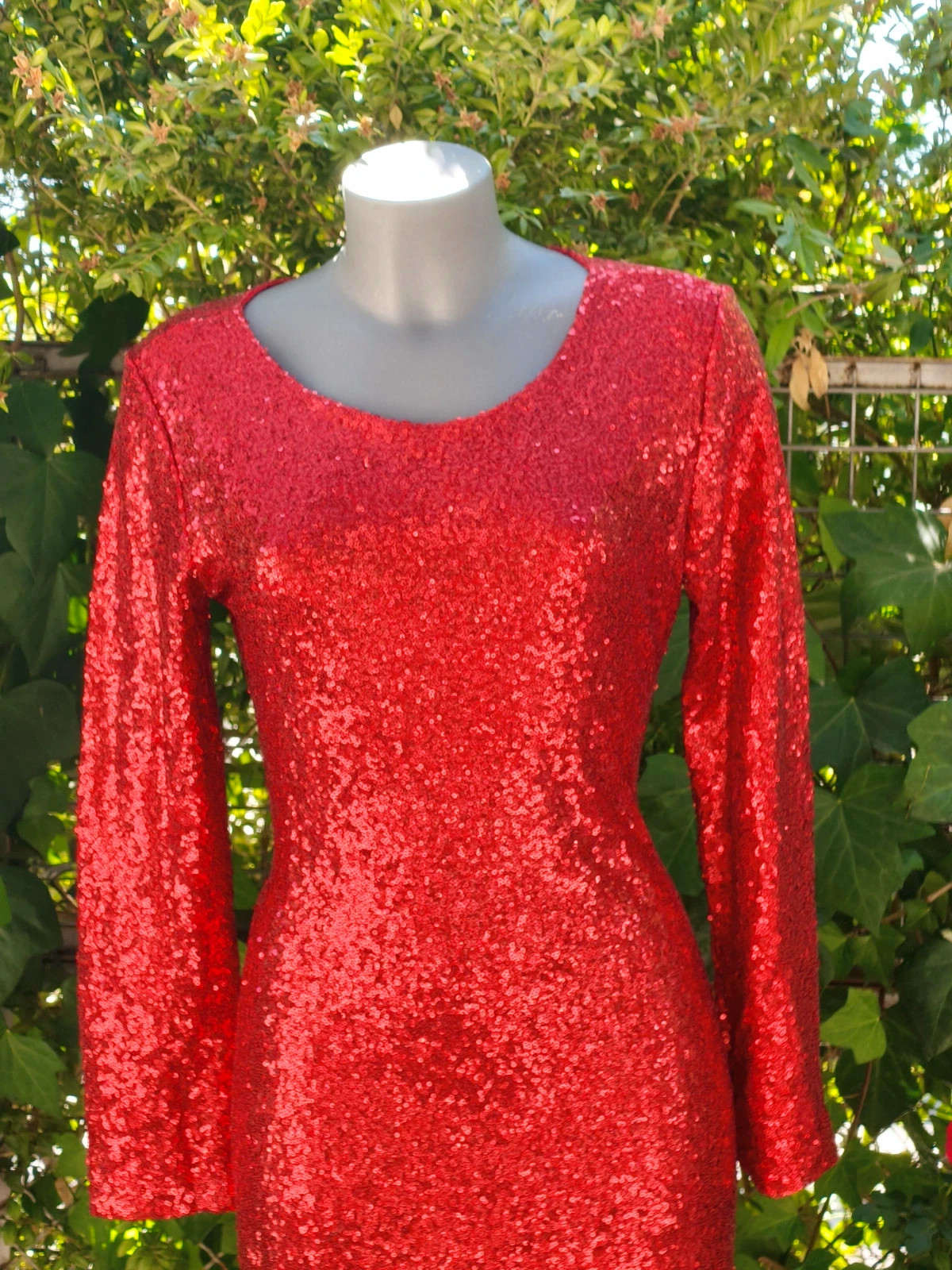 Vestido corto rojo de lentejuelas con espalda al aire 🌈 – La Boutique – taille M / 38 / 10 4