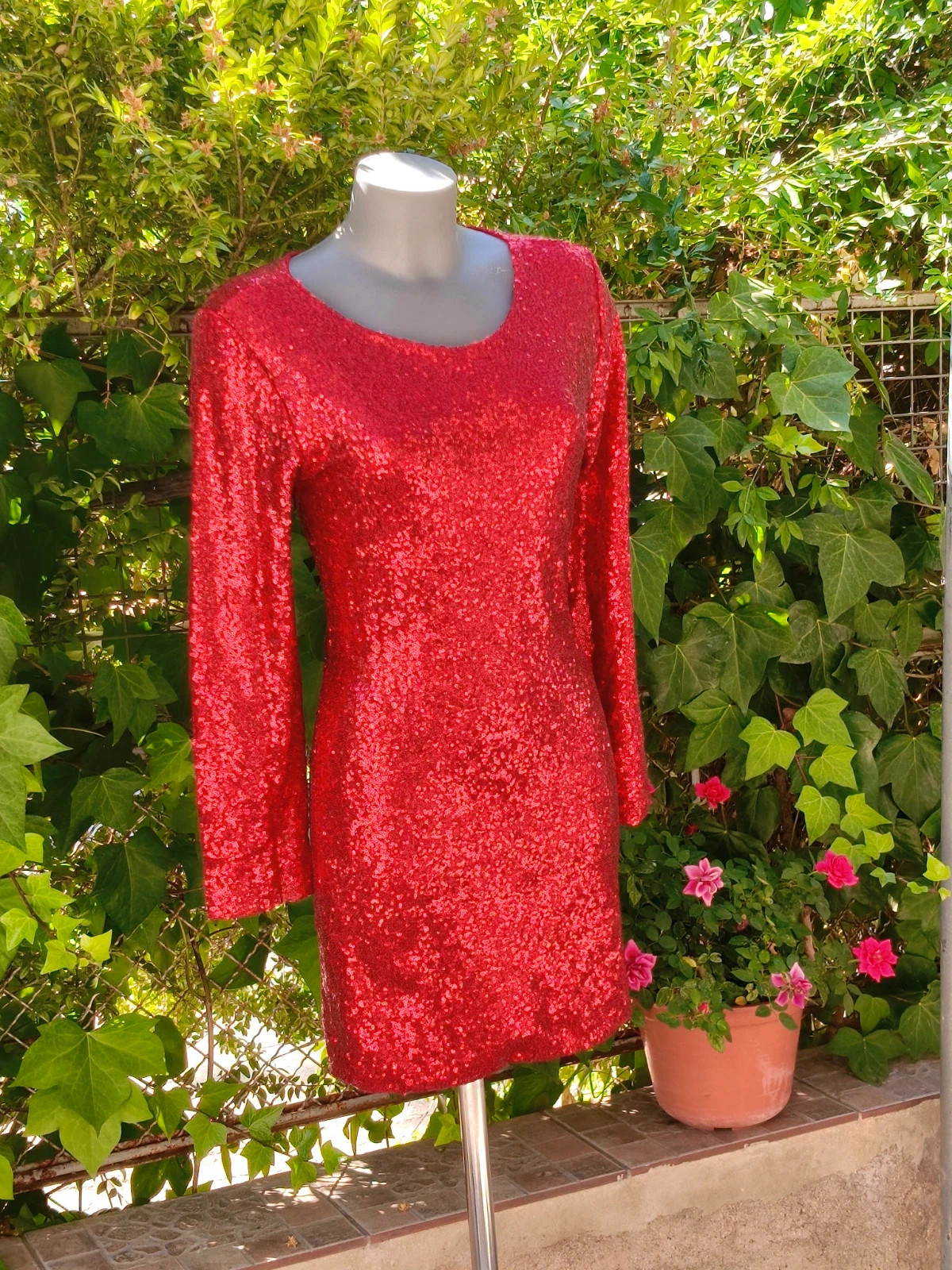 Vestido corto rojo de lentejuelas con espalda al aire 🌈 – La Boutique – taille M / 38 / 10 2