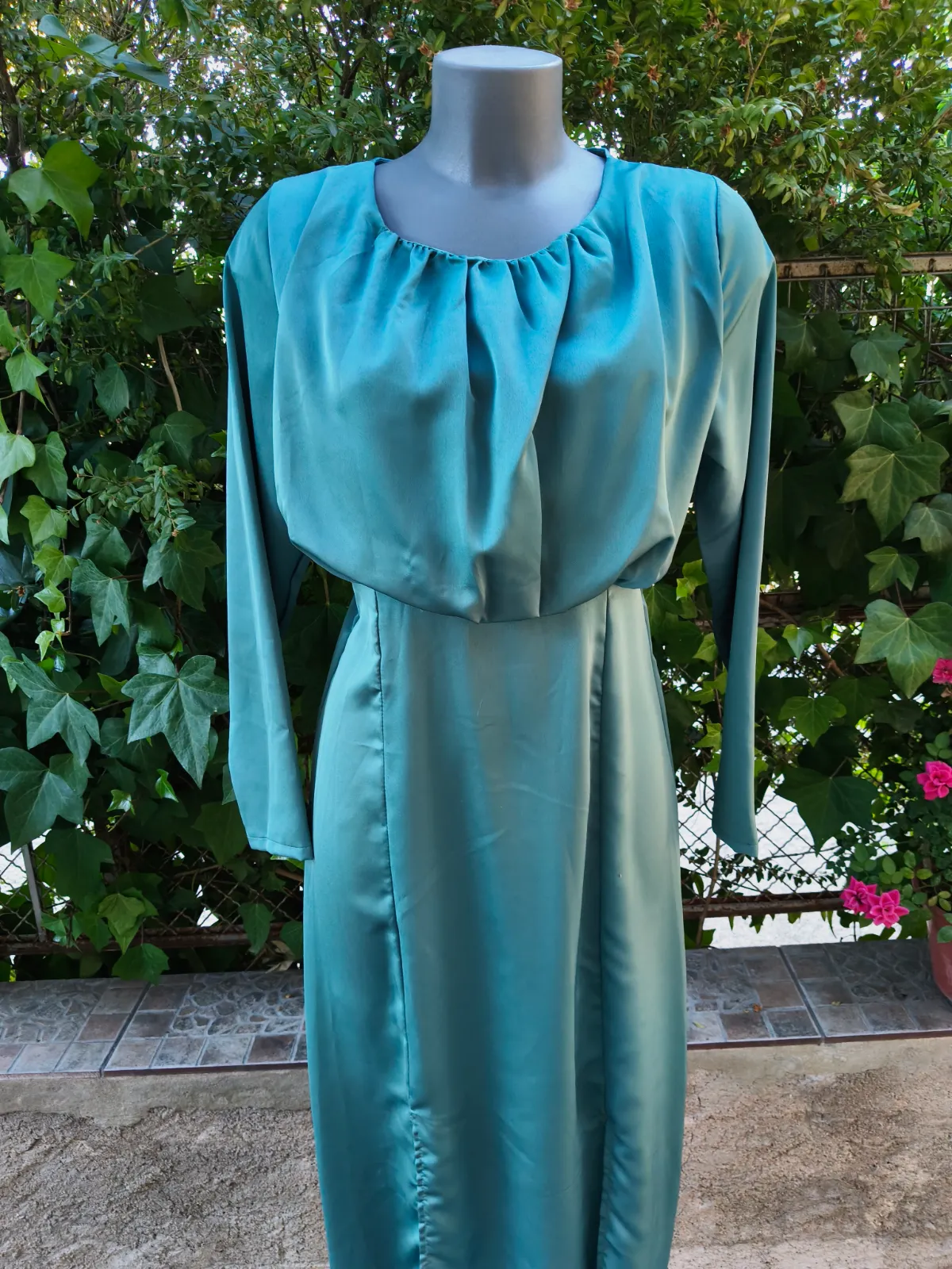 Vestido largo satinado verde turquesa con mangas largas – Sazalaxa – taille S 3