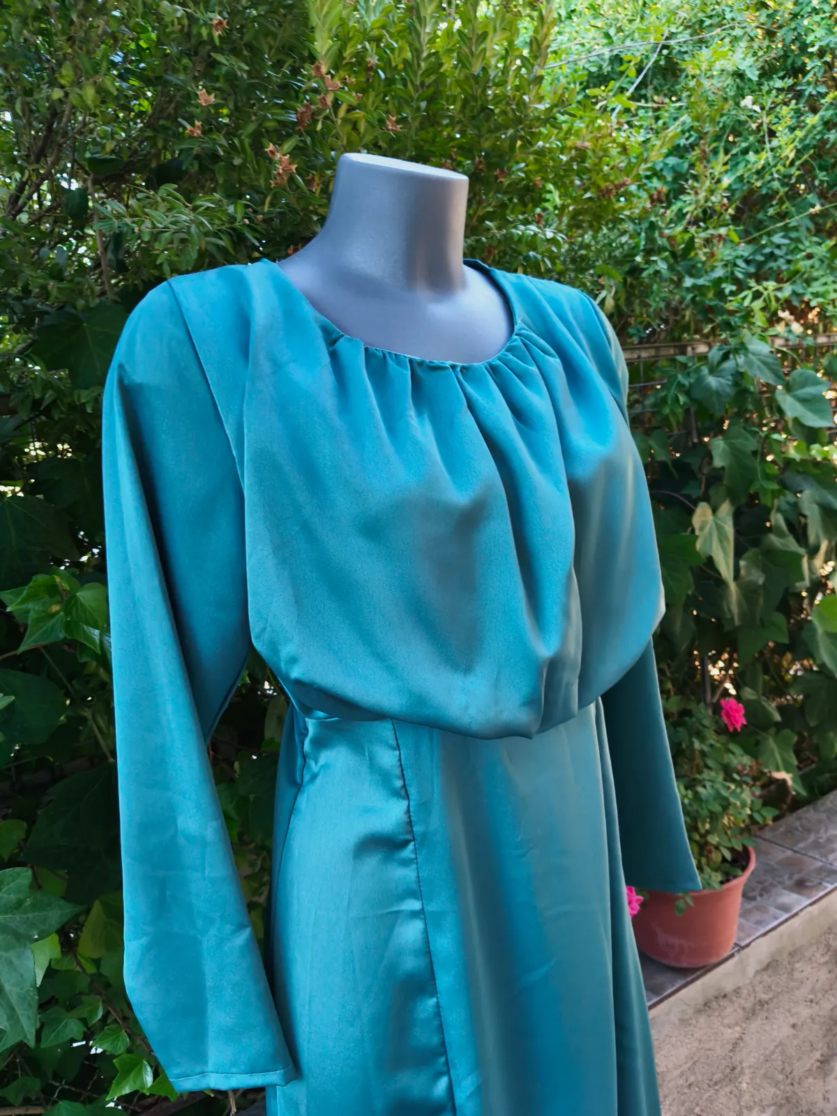 Vestido largo satinado verde turquesa con mangas largas – Sazalaxa – taille S 4