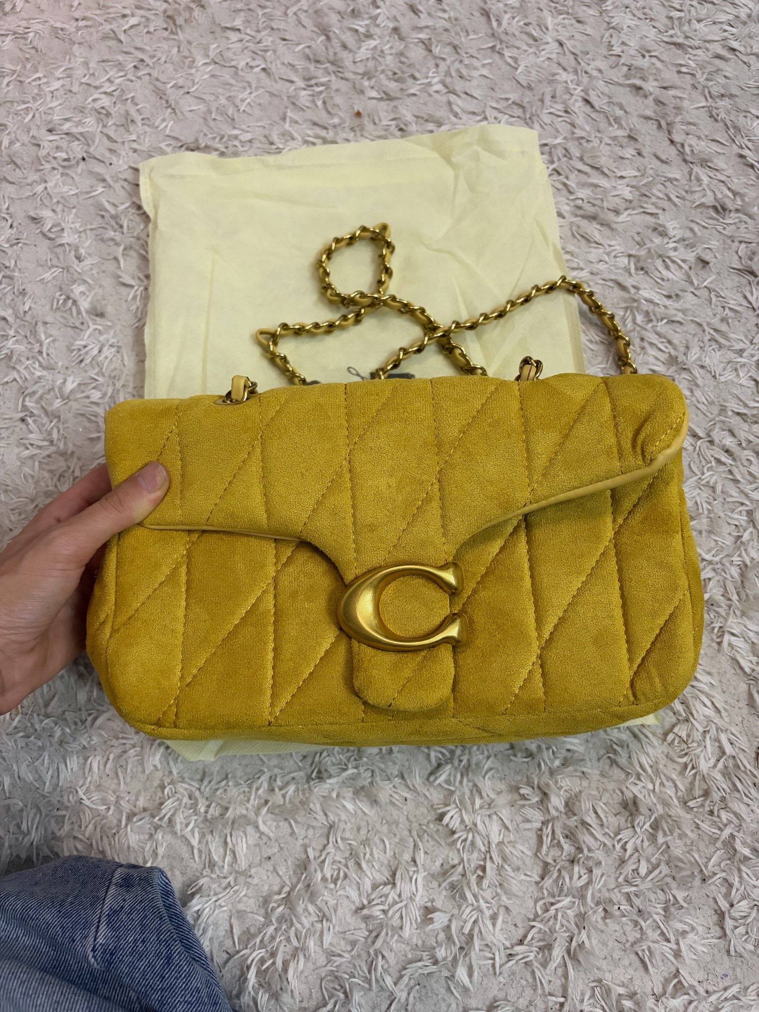 Sac à main jaune moutarde style matelassé avec chaîne dorée