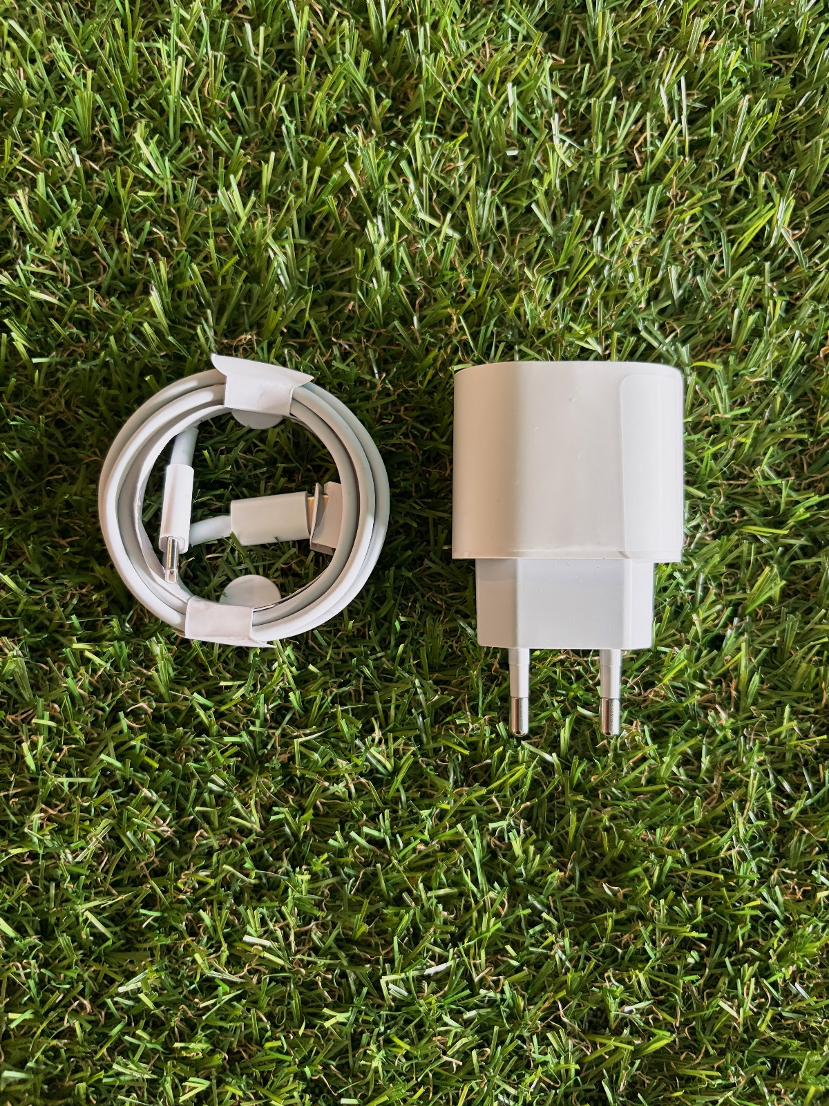 Coffret 8 en 1 d'accessoires de charge et montre connectée & écouteurs Bluetoot – iPhone & Android 3