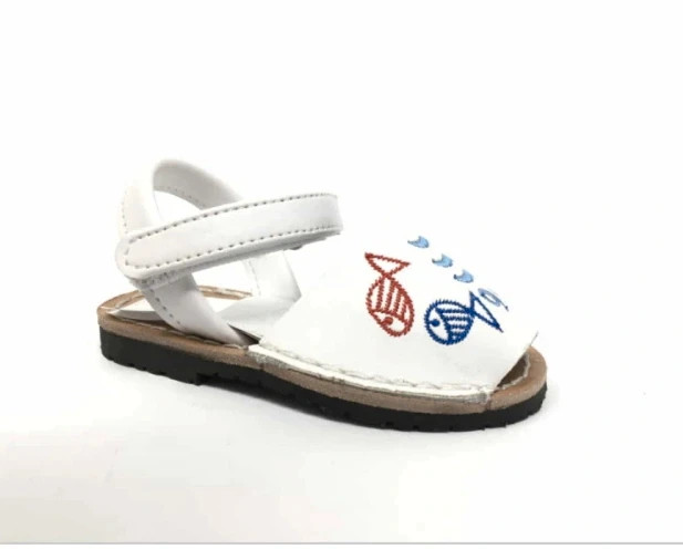 Sandalias piel menorquinas blancas con peces bordados Abarcas Talla 31 – Bubble Kids – taille 31 2