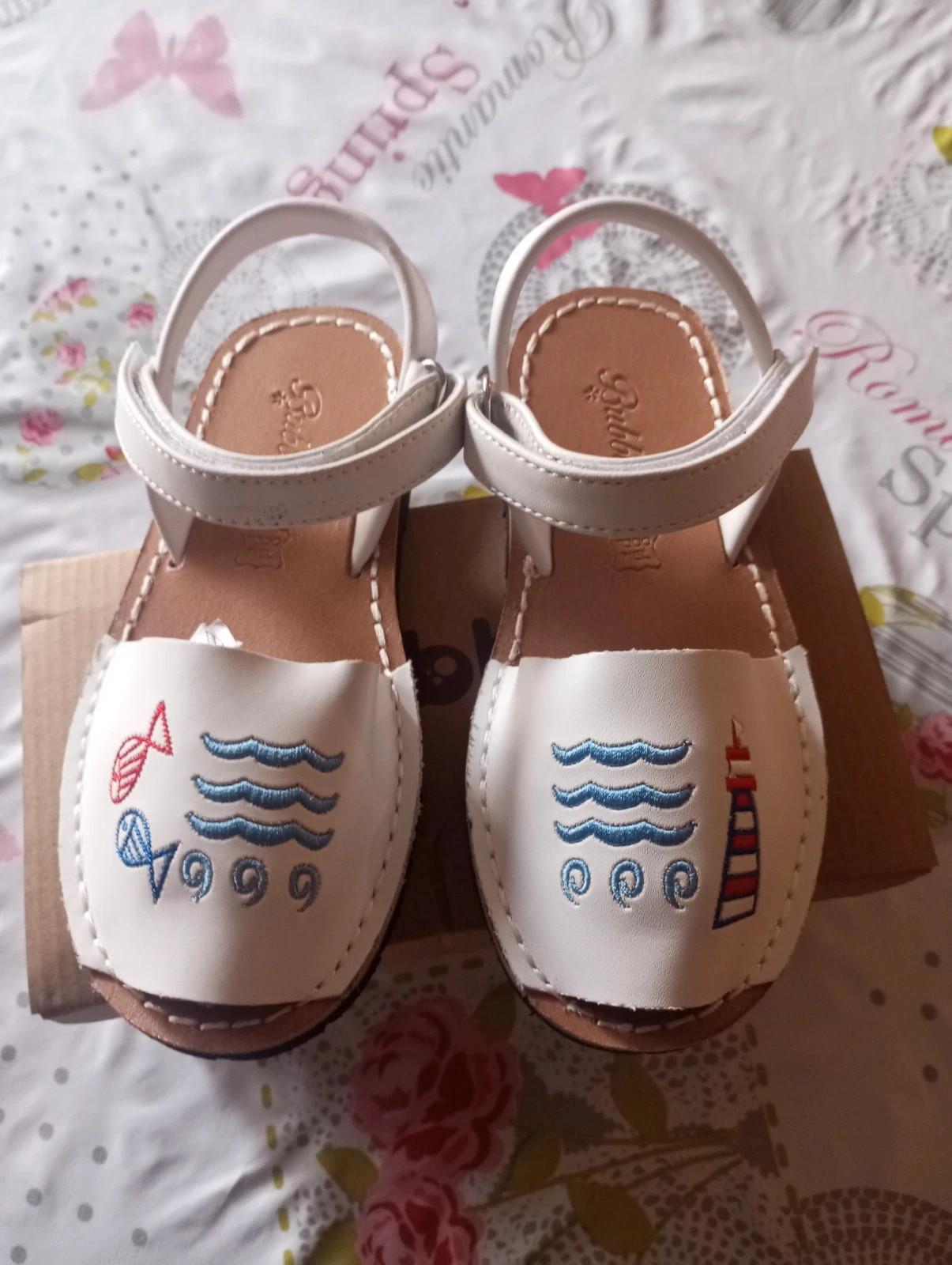 Sandalias piel menorquinas blancas con peces bordados Abarcas Talla 31 – Bubble Kids – taille 31 5