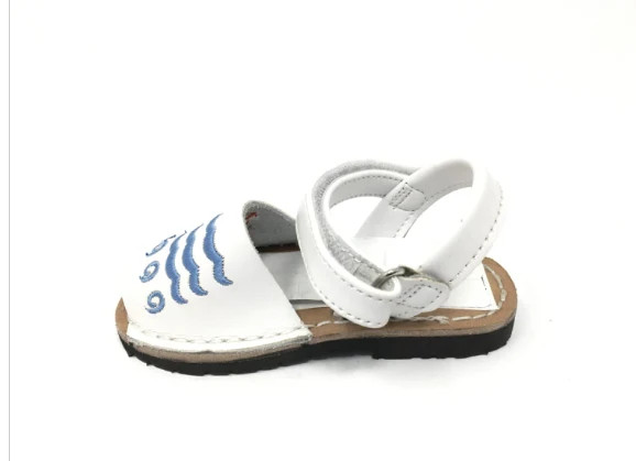 Sandalias menorquinas blancas bordadas verano de bubble kids piel talla 30 – Bubble Kids – taille 30 2