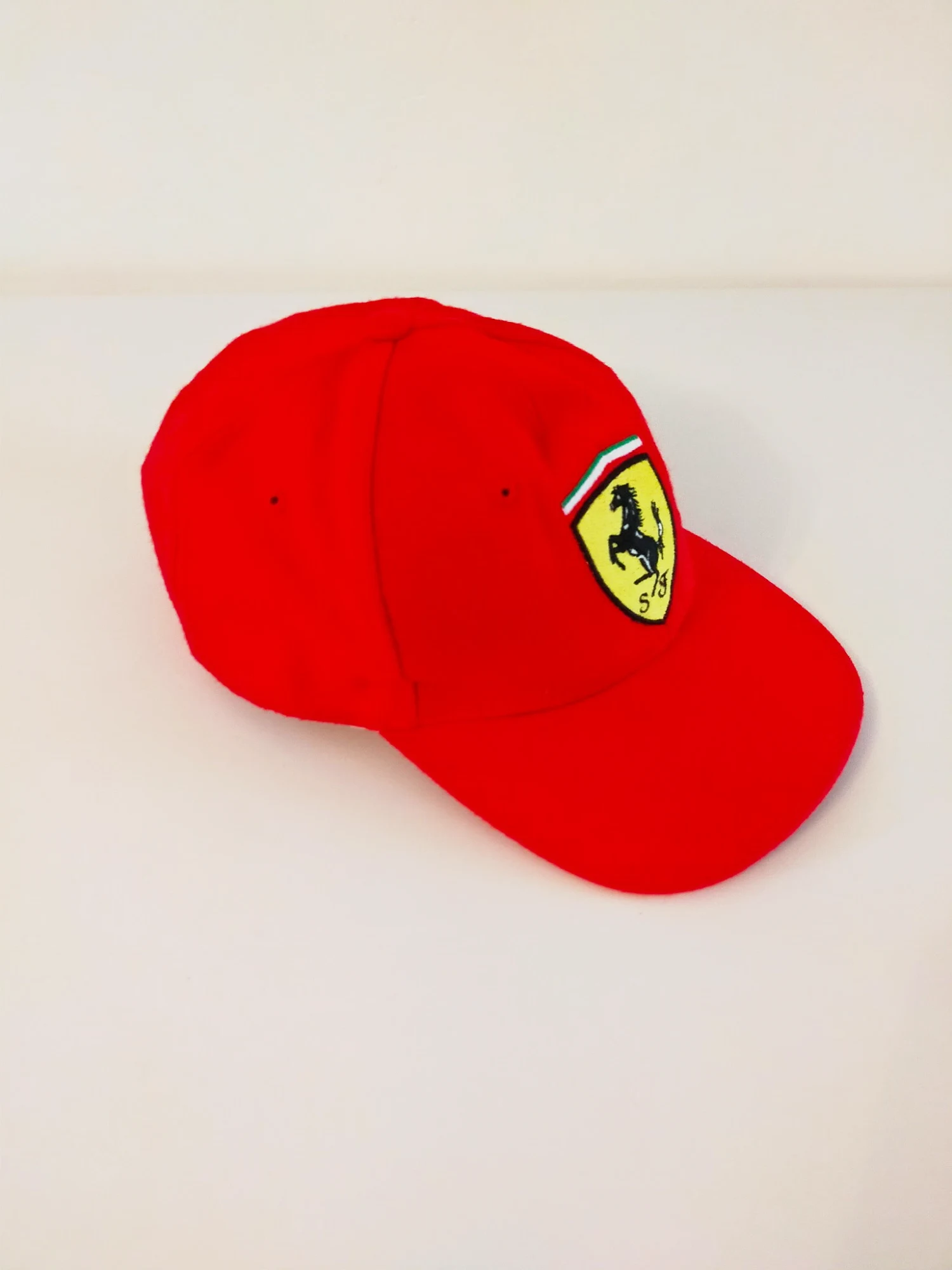 Casquette Officielle Ferrari vintage 90s laine, acrylique logo brodé 