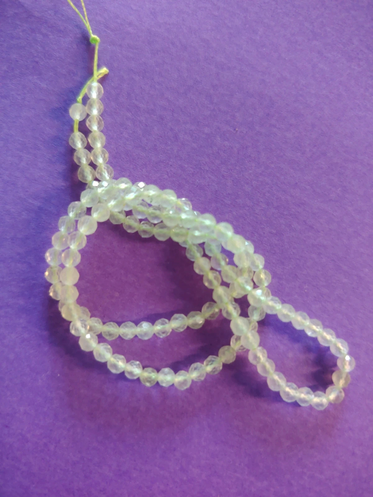 Fil perles préhnite naturelle facettées 3mm