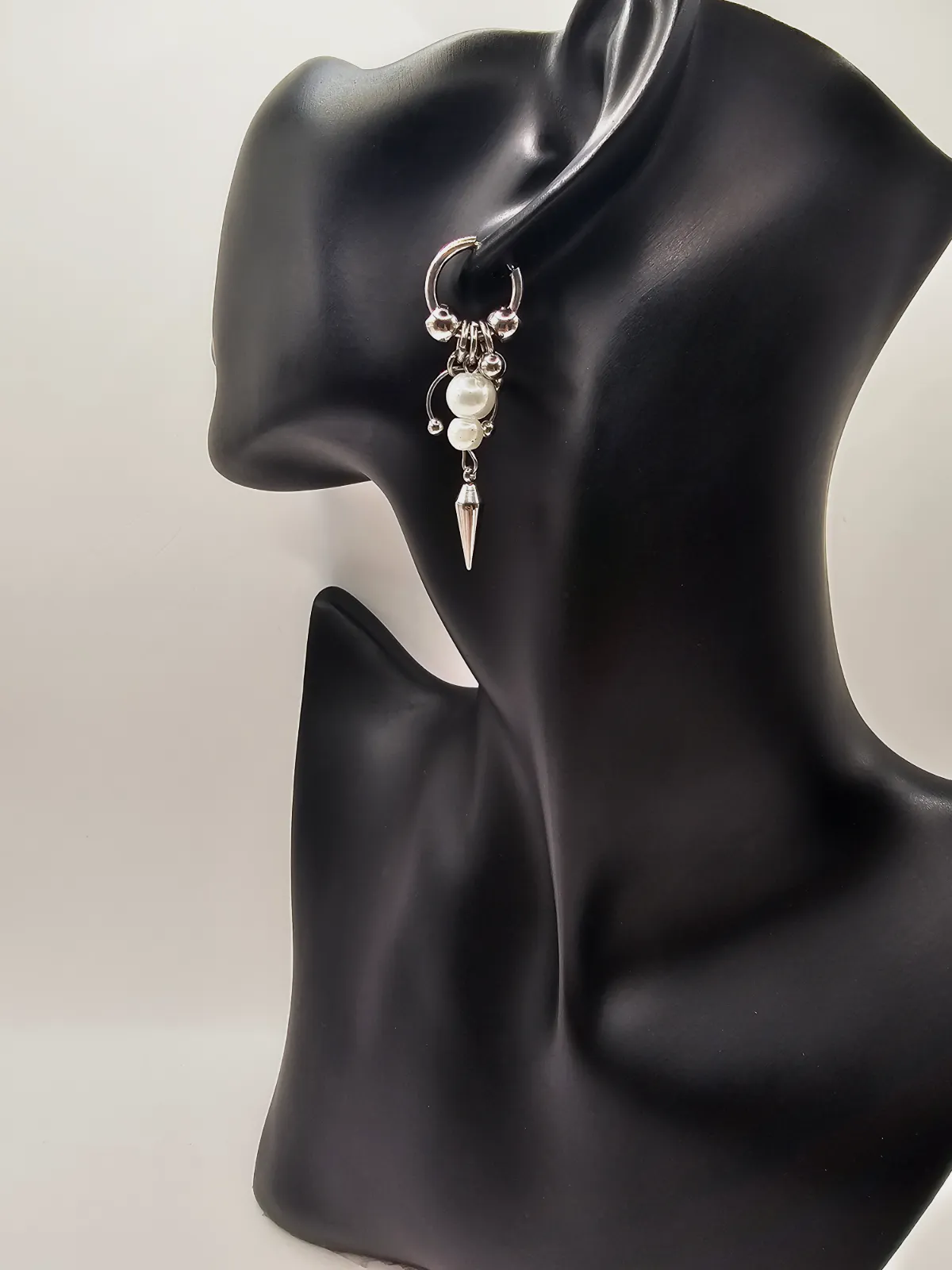 Silver Stainless Steel Hoop Earring With Pearl And Spike Charms – No brand – taille Taille unique 2