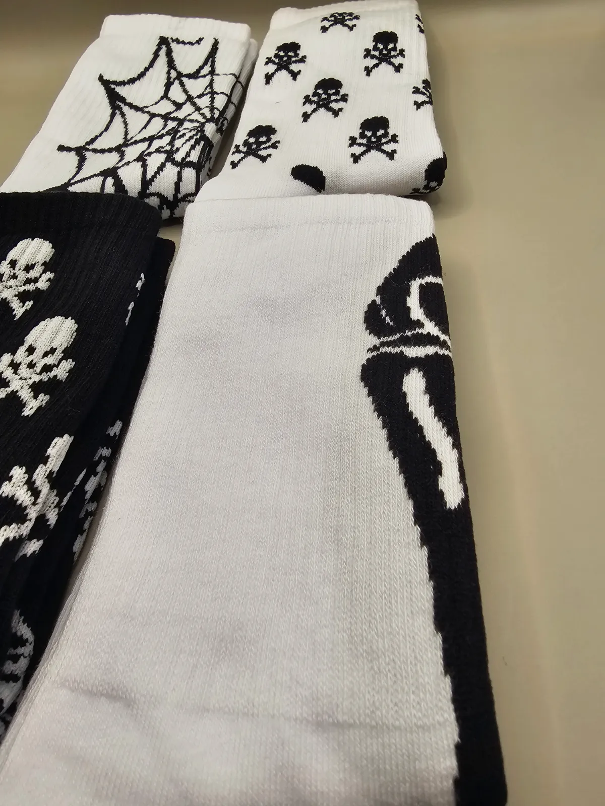 Men's Skull Spider theme Socks Set of 4 – No brand – taille Taille unique 8