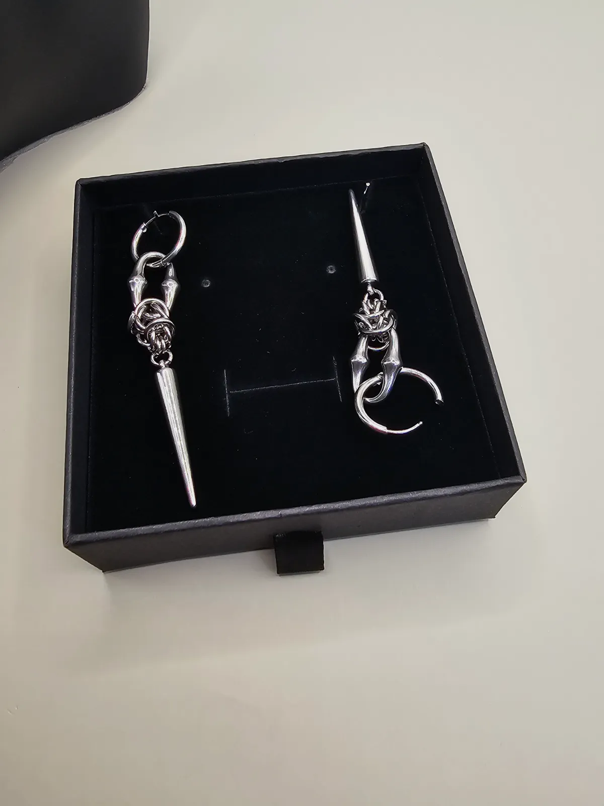 Silver Stainless Steel Earring chainmail-inspired centre Gothic Earring – No brand 4