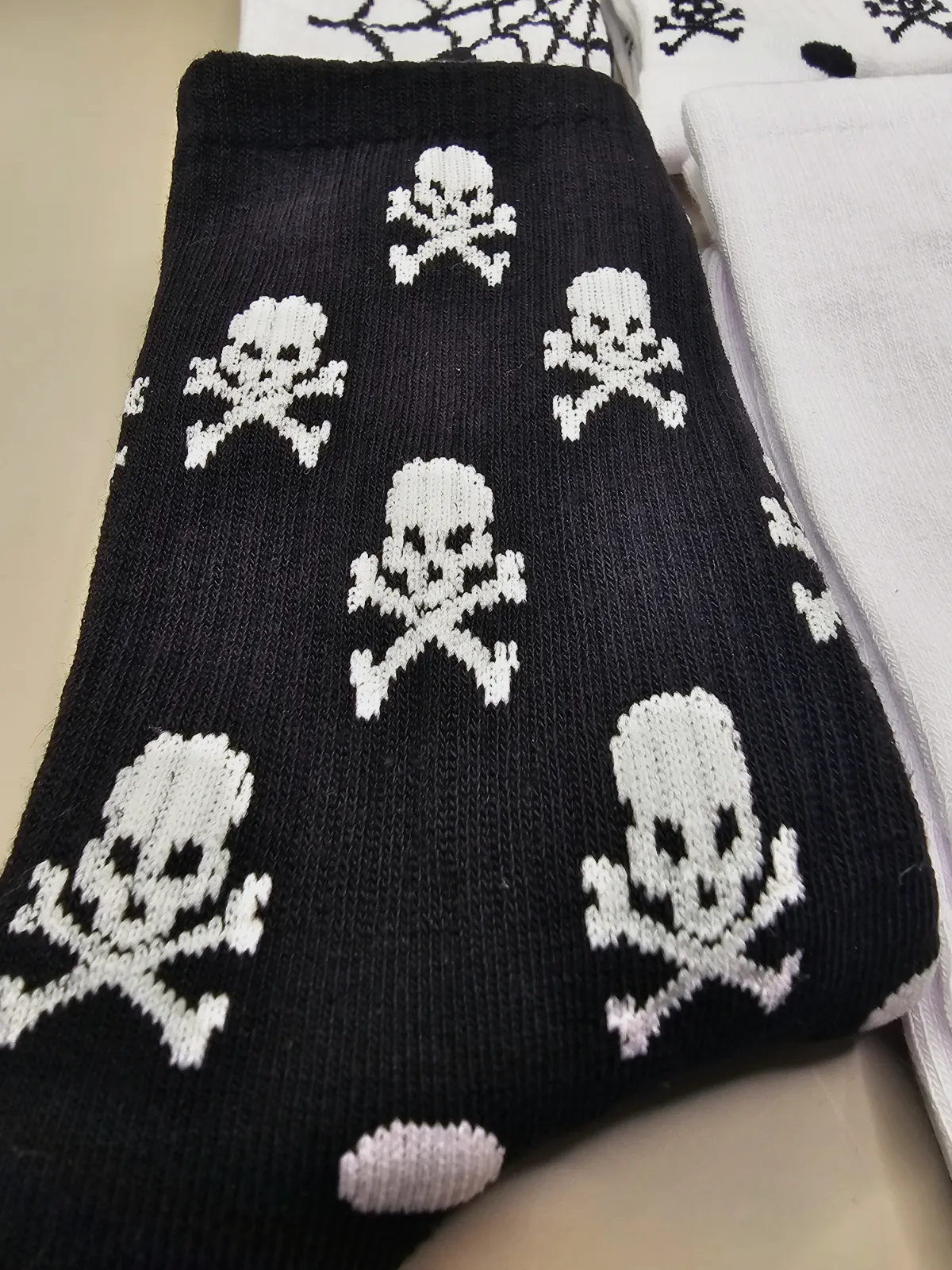 Men's Skull Spider theme Socks Set of 4 – No brand – taille Taille unique 6