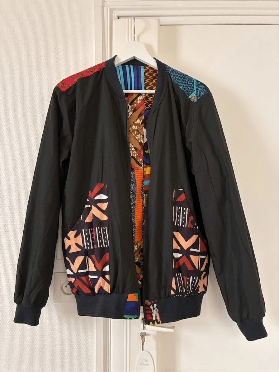 Veste style va bomber réversible en Wax et noir Motif Patchwork africain unique taille M – Couturiere – taille L 3