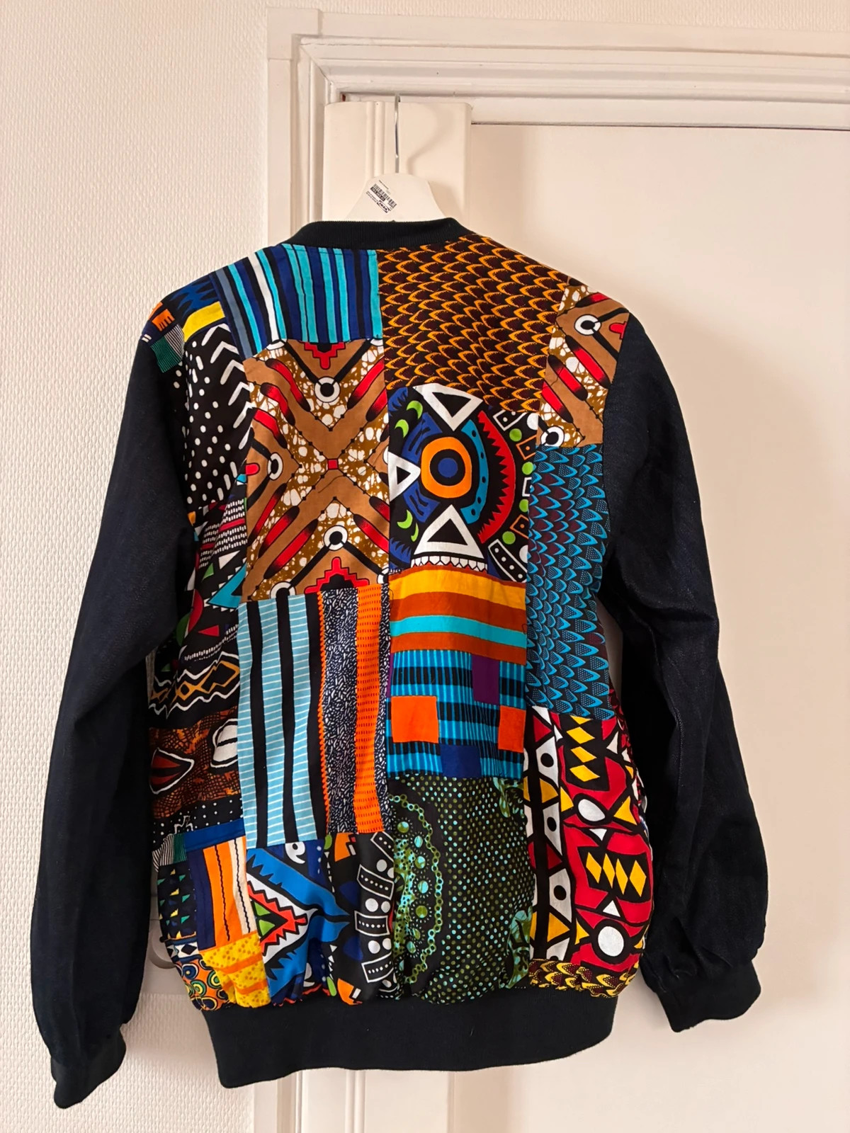 Veste style va bomber réversible en Wax et noir Motif Patchwork africain unique taille M – Couturiere – taille L 2