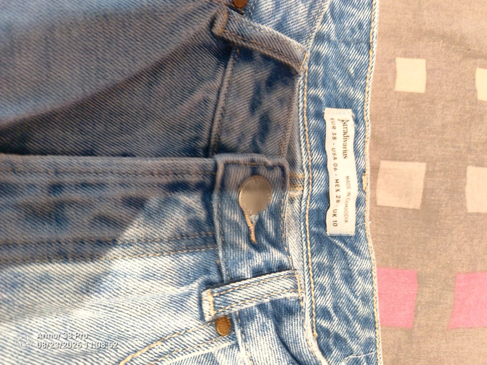 Light Wash Distressed Denim Mini Skirt – Size UK 10 / EU 38 – Stradivarius – taille M / 38 / 10 2