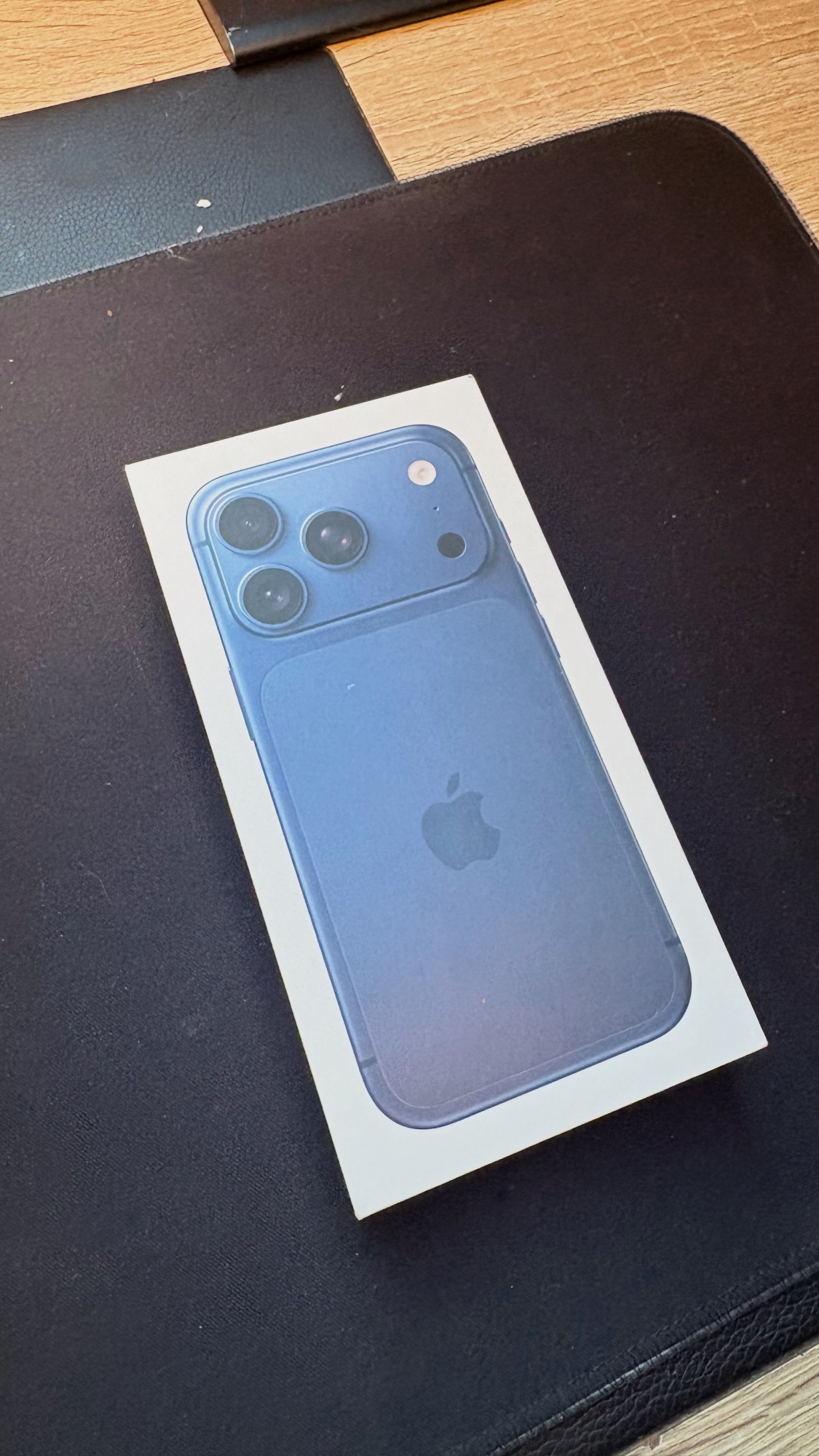 iphone 17 pro night blue