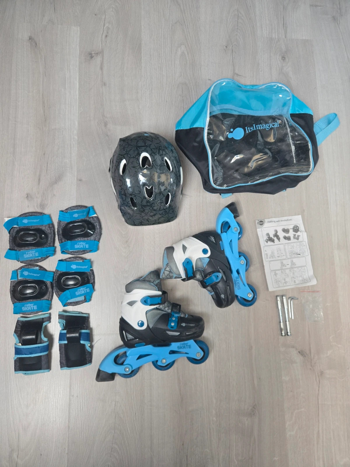 Set complet de roller enfant avec casque, protections et sac