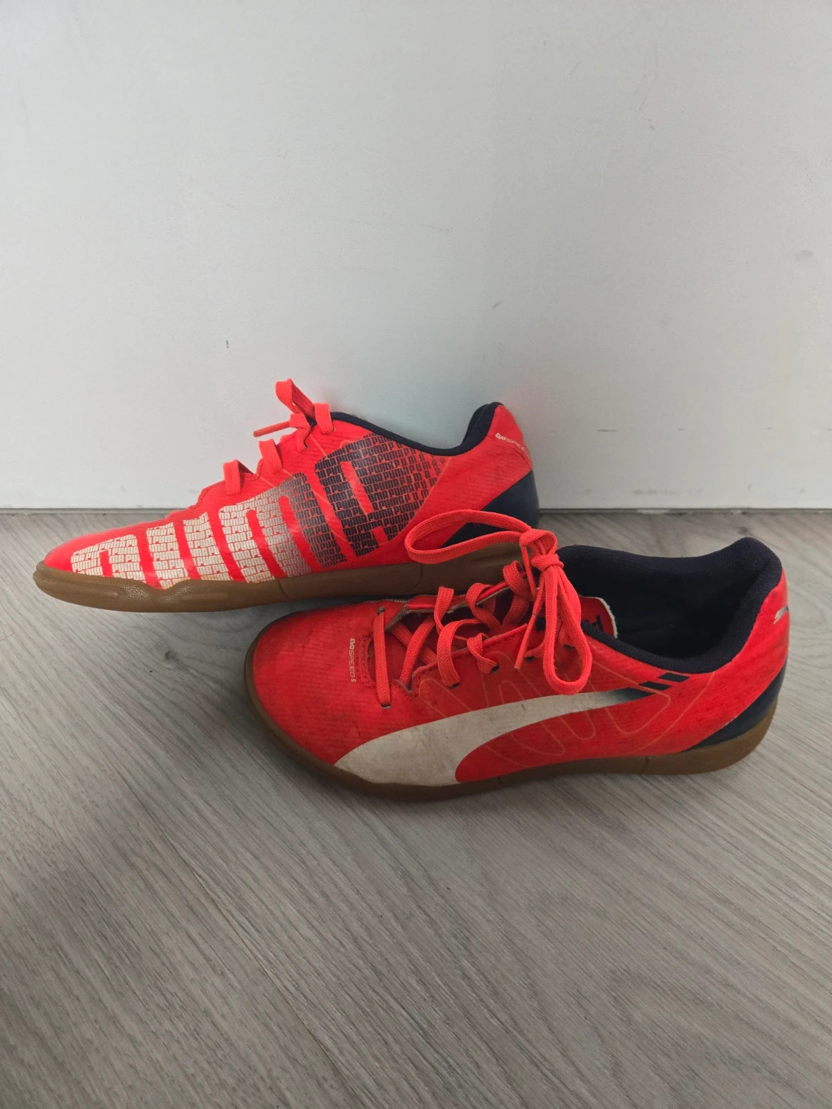 Chaussure/crampons de futsal puma rouge pour enfant en taille 32