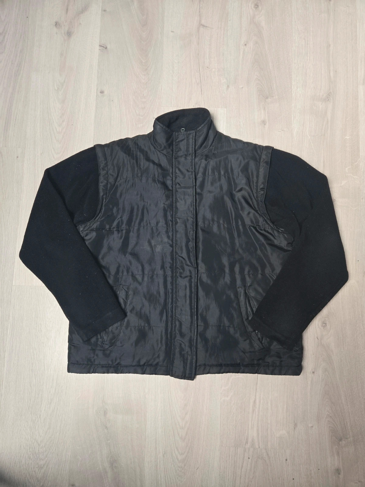 Veste matelassée noire avec manches en polaire Taille 46 – pas de marque – taille S 2