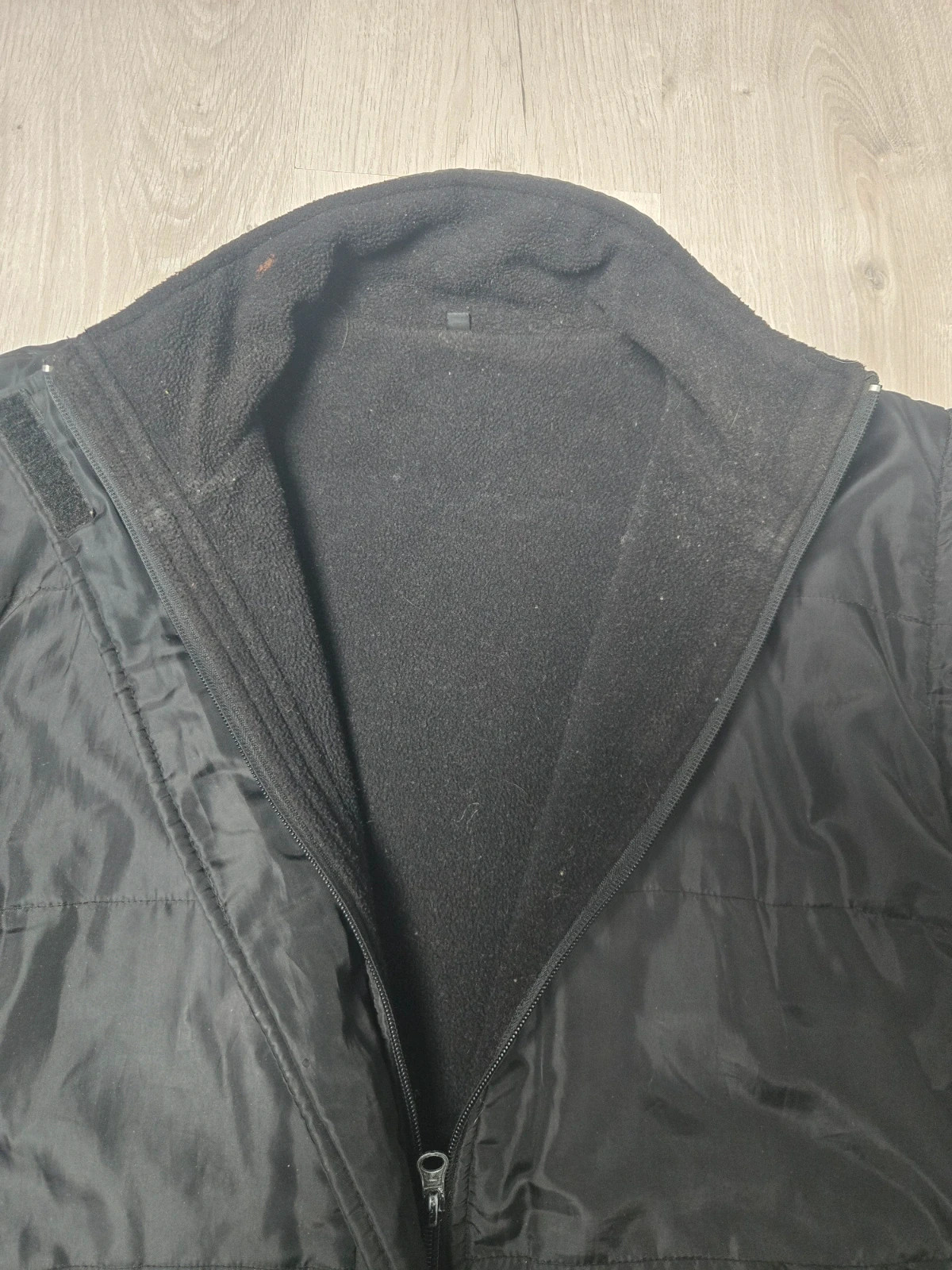 Veste matelassée noire avec manches en polaire Taille 46 – pas de marque – taille S 4
