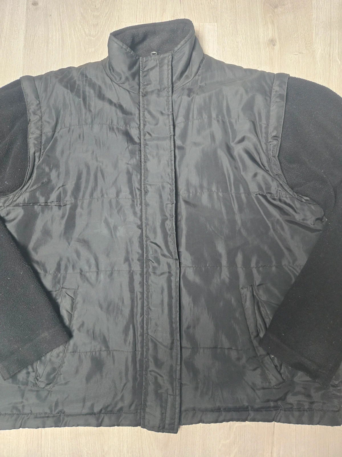 Veste matelassée noire avec manches en polaire Taille 46 – pas de marque – taille S 3