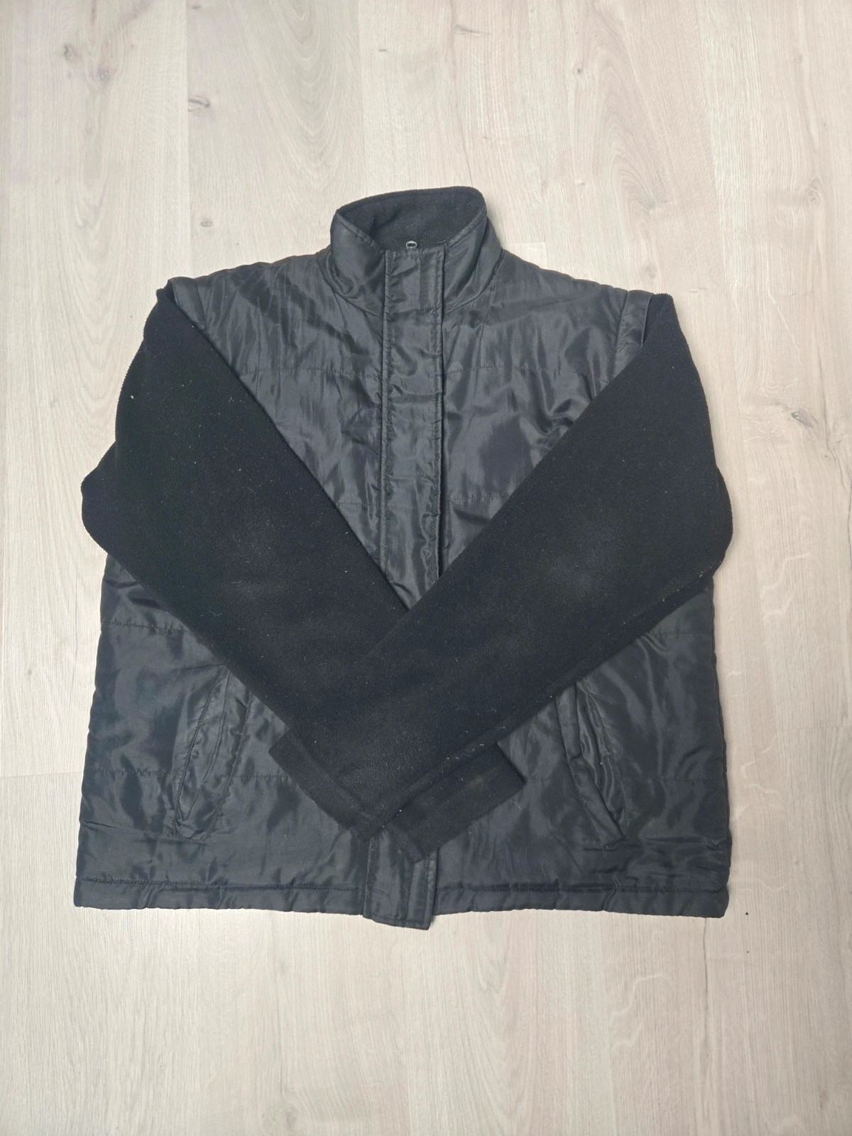 Veste matelassée noire avec manches en polaire Taille 46