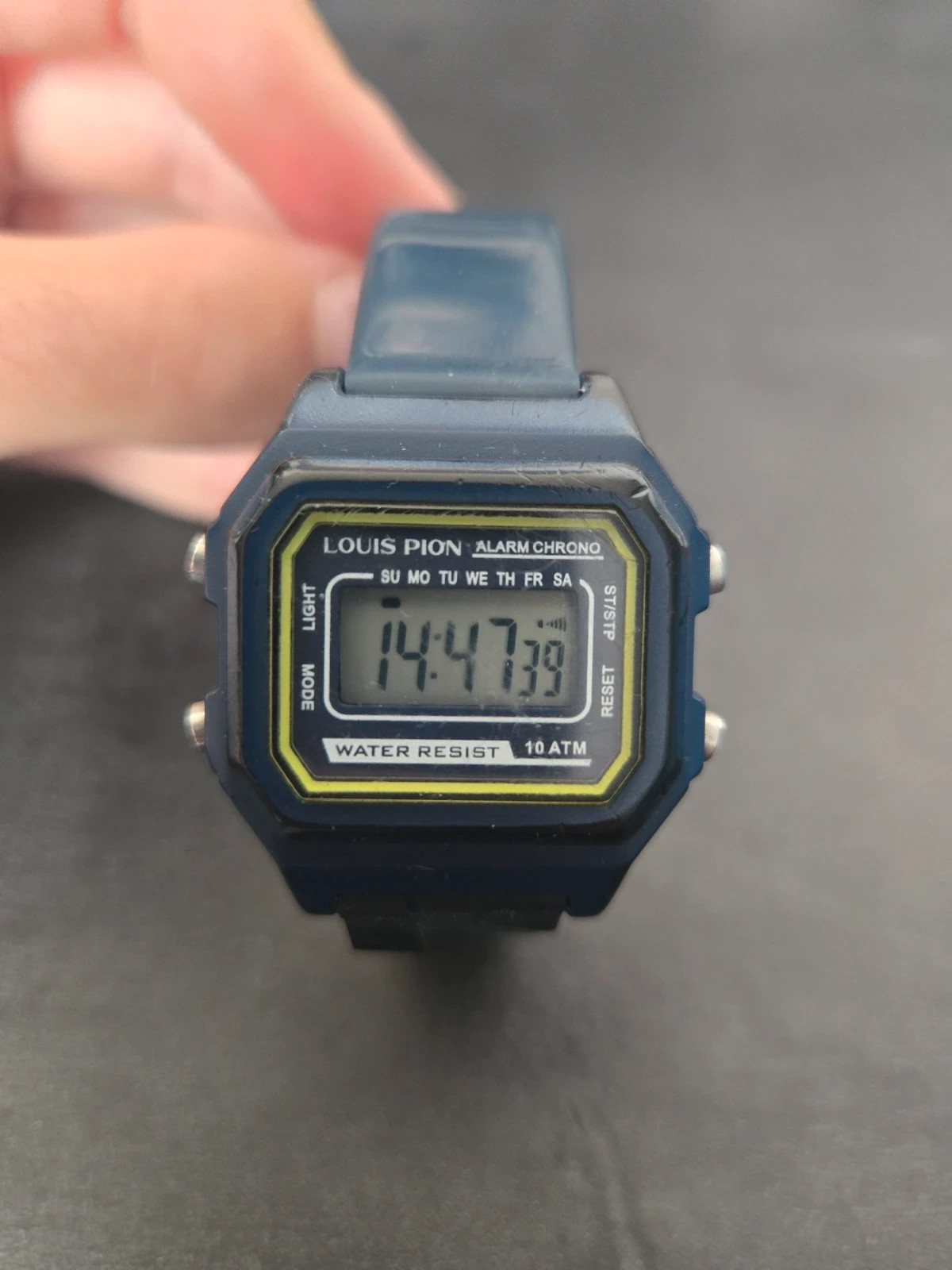 Montre Louis Pion avec bracelet abîmé