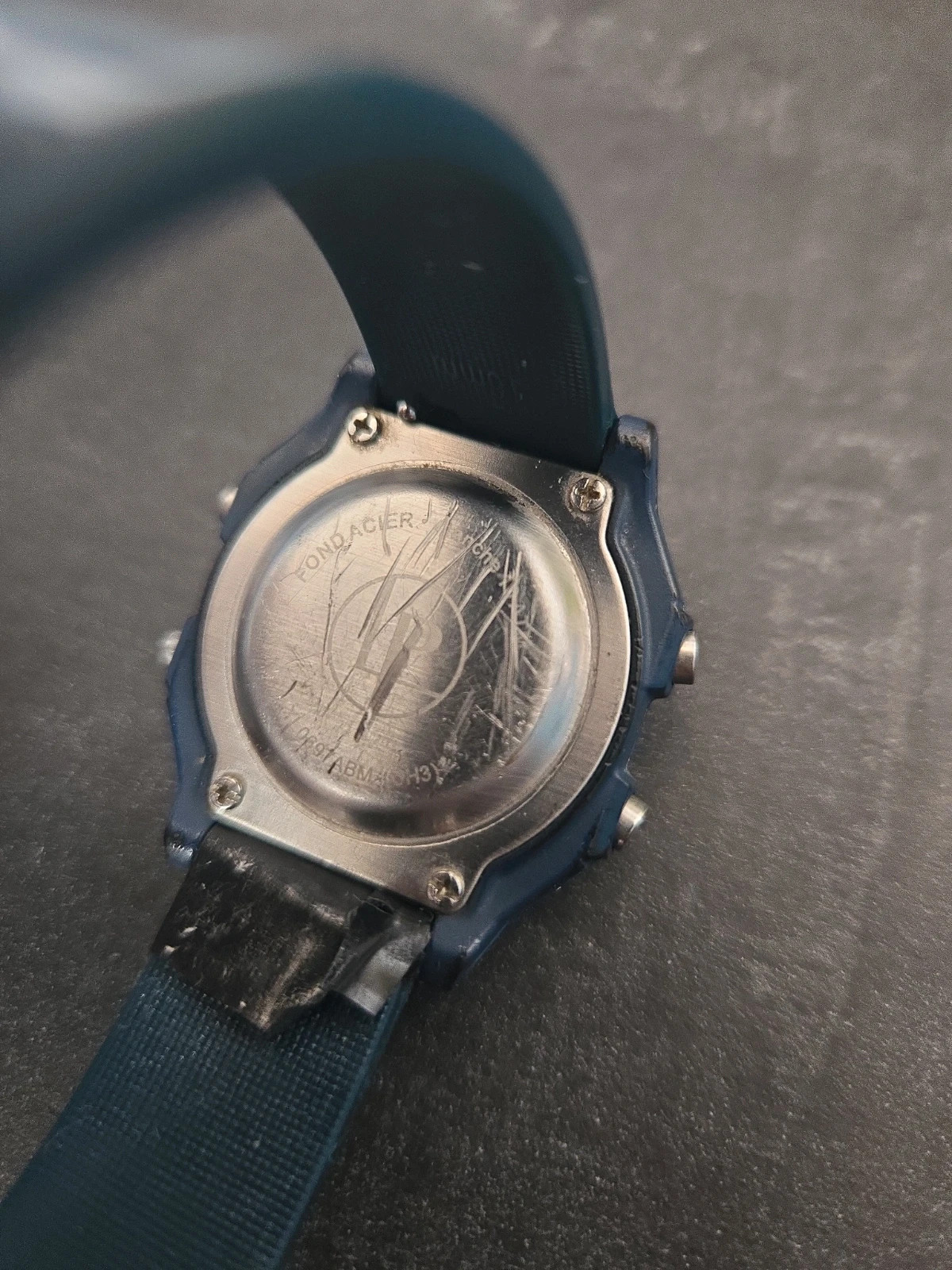 Montre Louis Pion avec bracelet abîmé – Louis pion – taille 30–38 mm 5