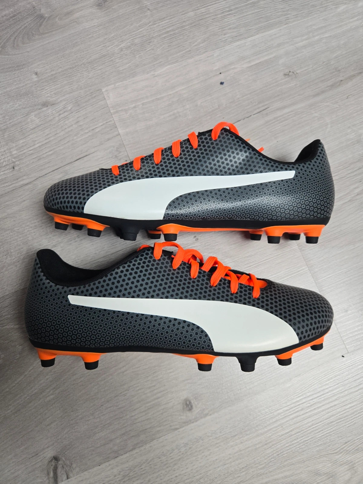 Crampons de football Puma Spirit FG Taille 42 Neufs avec boîte