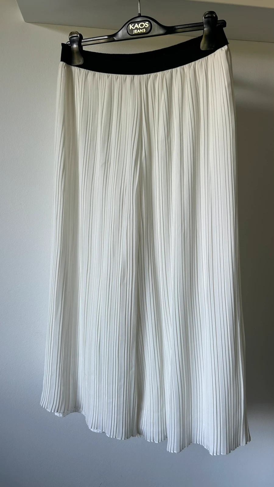 Pantalón plisado blanco Stradivarius