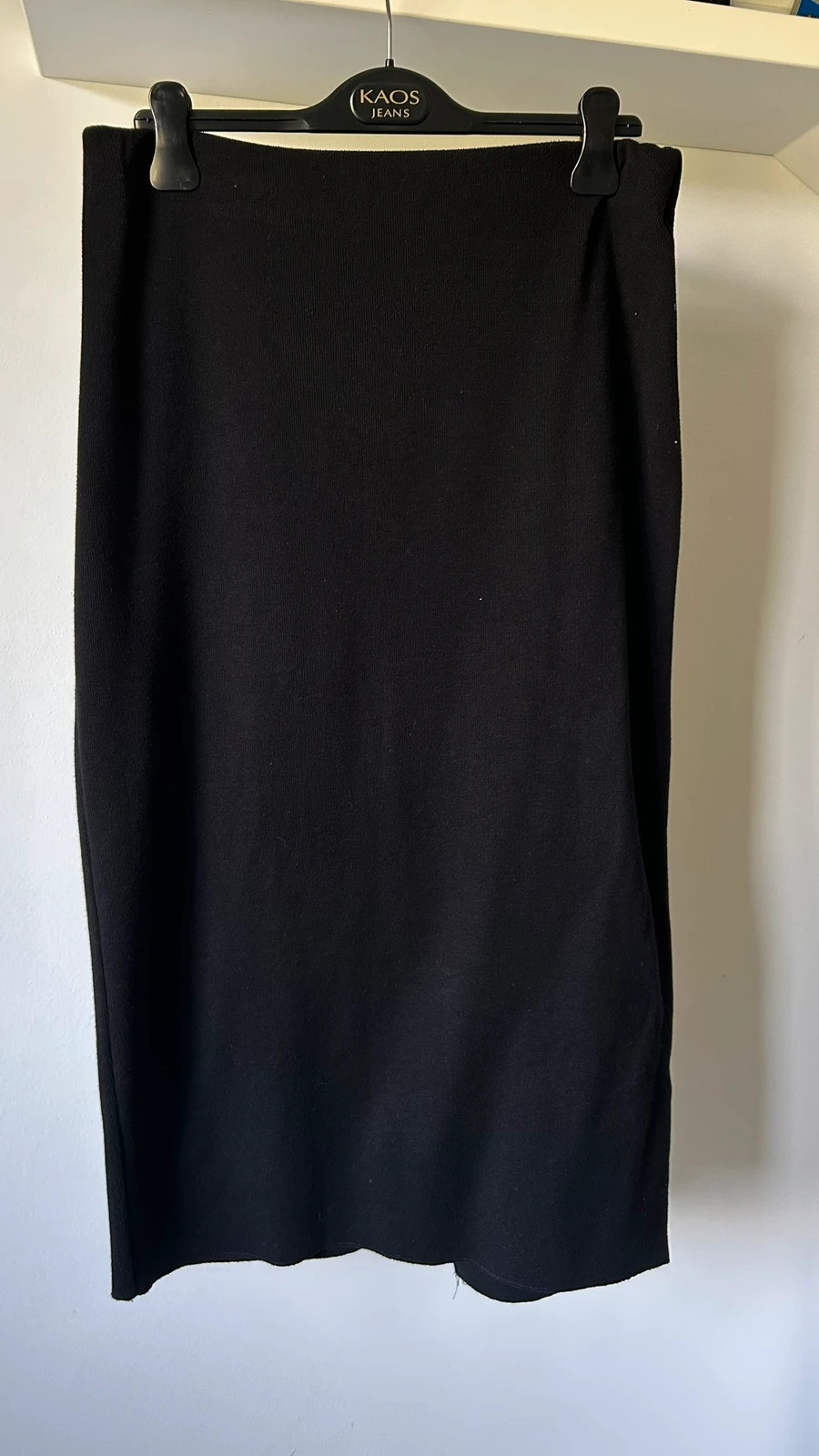 Falda midi negra de Zara