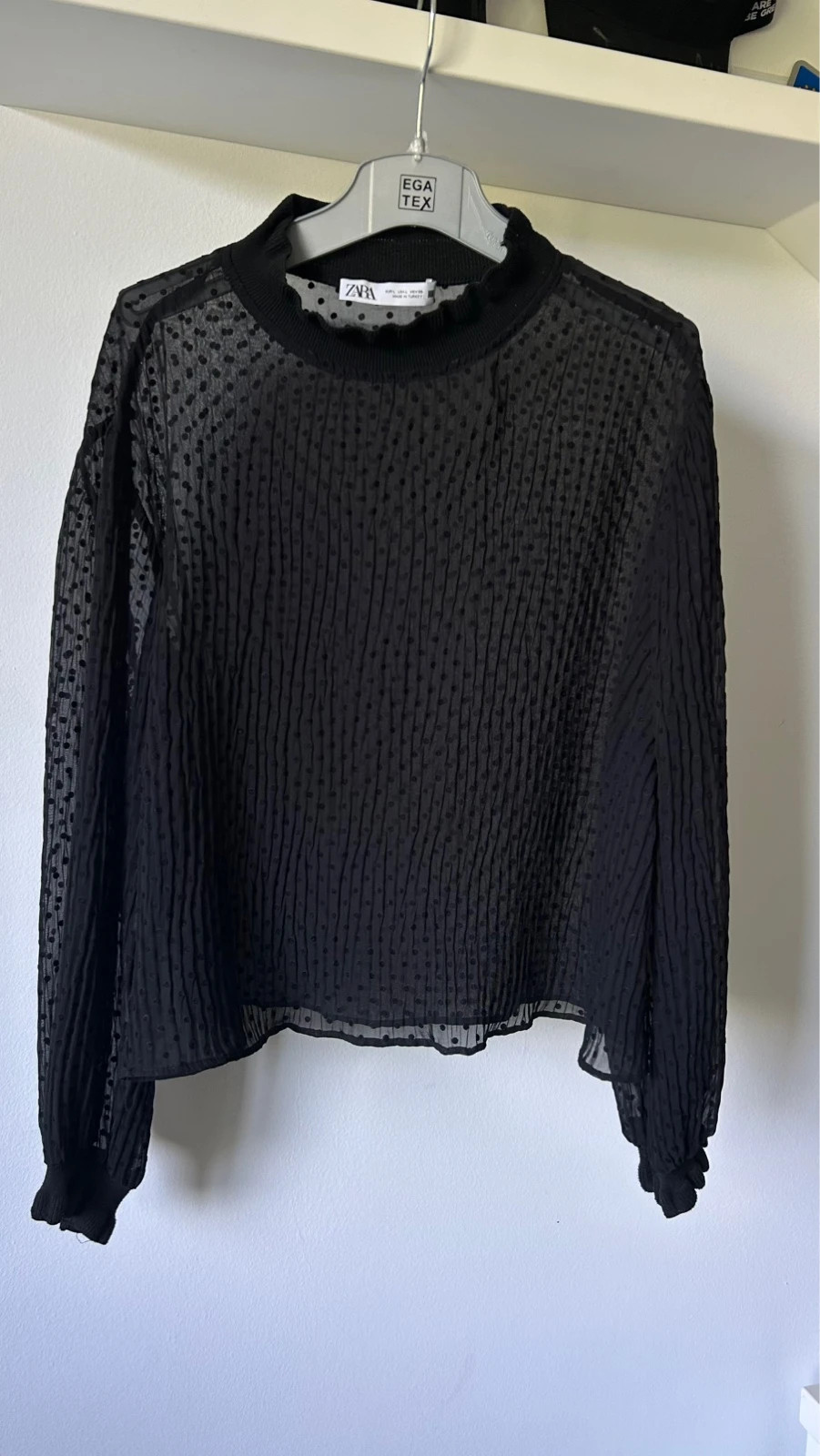 Blusa Zara negra de lunares