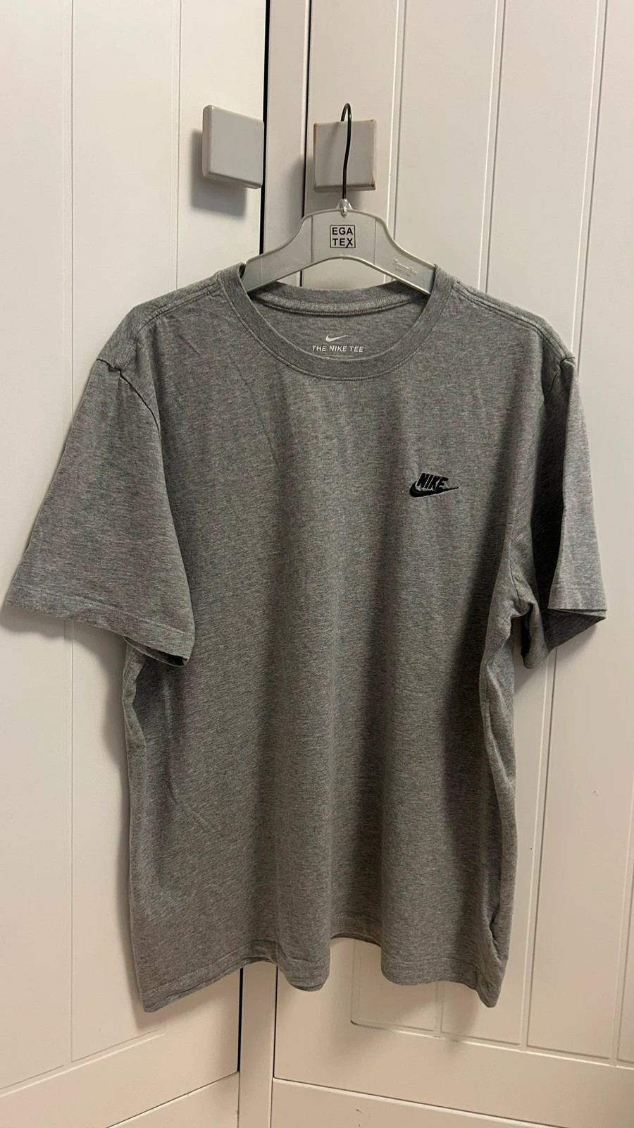 Camiseta Nike gris