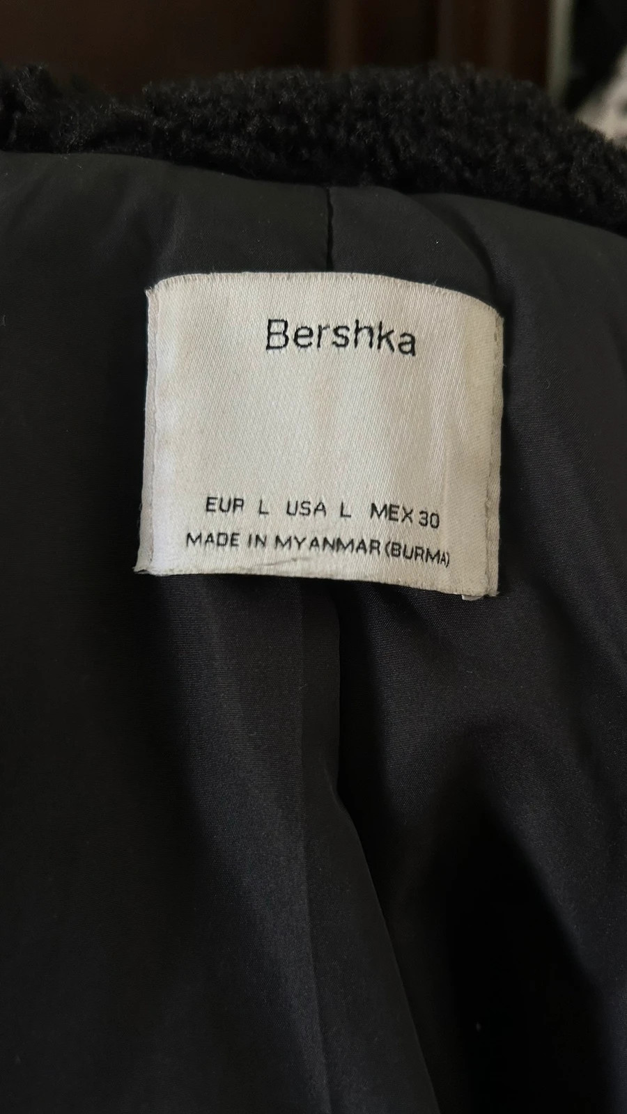 Chaqueta de peluche Bershka negra – Bershka – taille L / 40 / 12 5