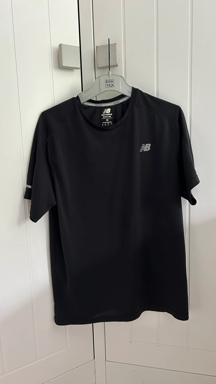 Camiseta New Balance negra