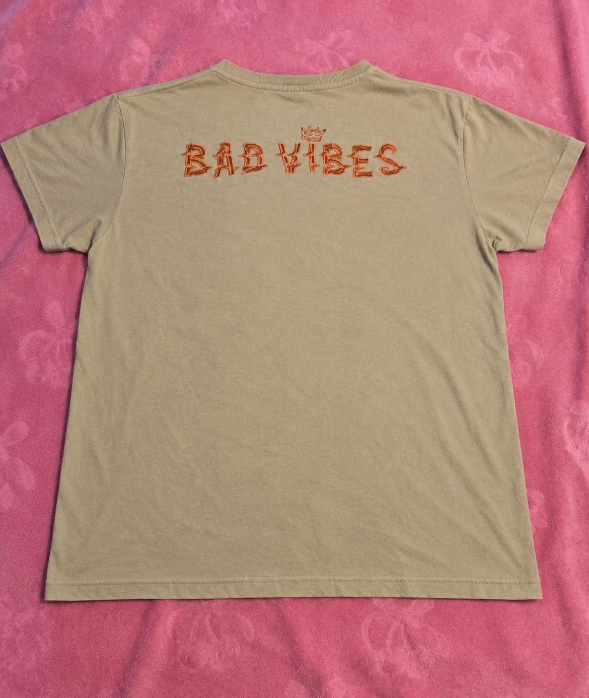 Camiseta casual “Bad Vibes” – taille L 2