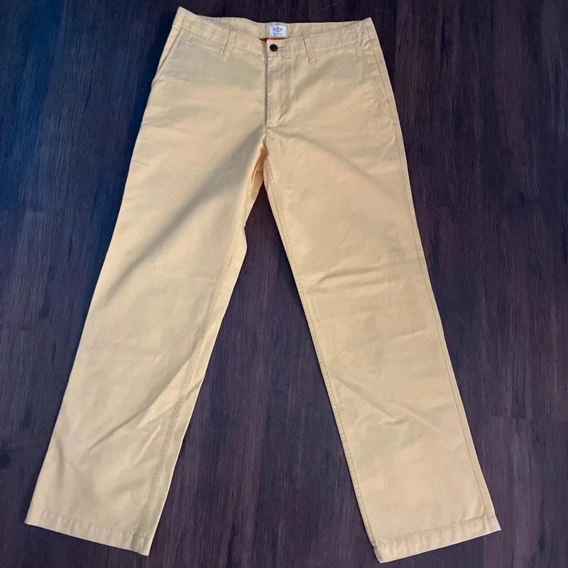 Men’s Dockers Khaki Pants Size 33x32 – taille W32